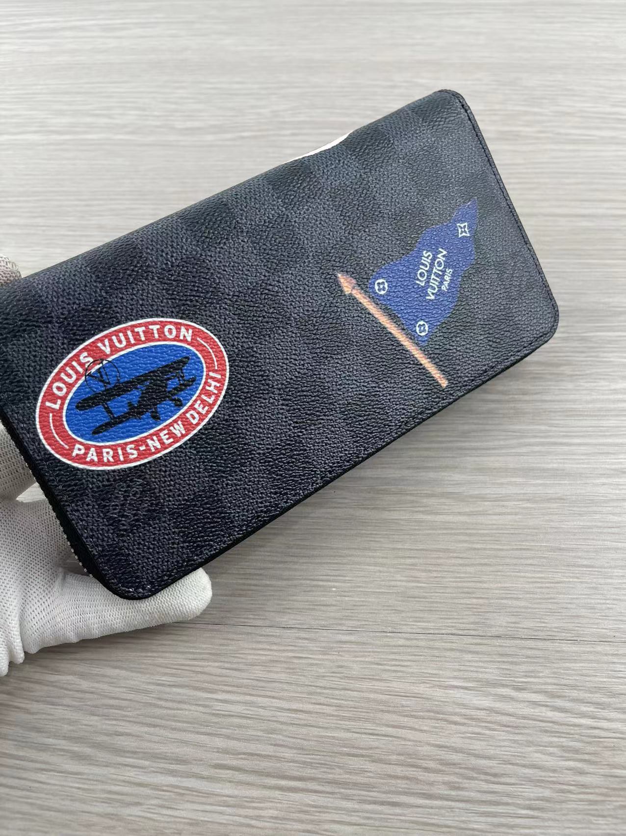 Leather wallet in various colors