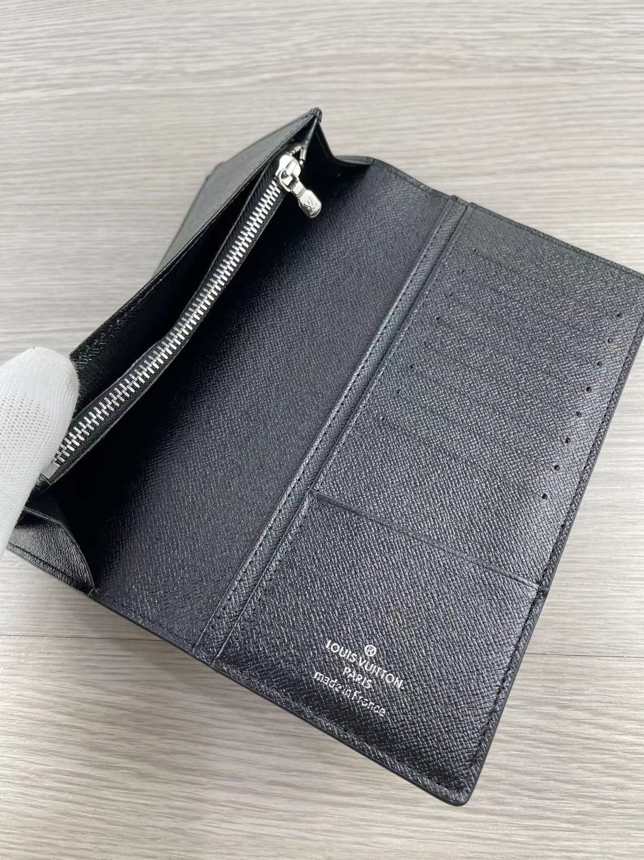 Classic leather bifold wallet packaging