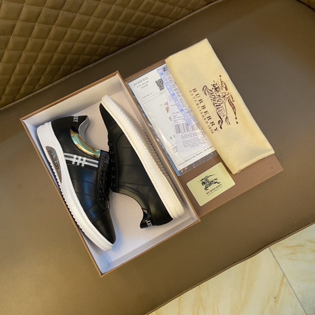 I0 巴宝莉 Burberry 经典休闲鞋2022休闲运动男鞋，懒人套脚板鞋 帆船鞋 全新米兰时装时尚的设计，完美做工，原版复刻 霸气花纹 材质：头层磨砂牛皮柔软舒适，羊皮鞋垫，适合户外青年跑步户外司机驾车鞋 套脚方便 懒人乐福首选原版橡胶耐磨大底，男鞋