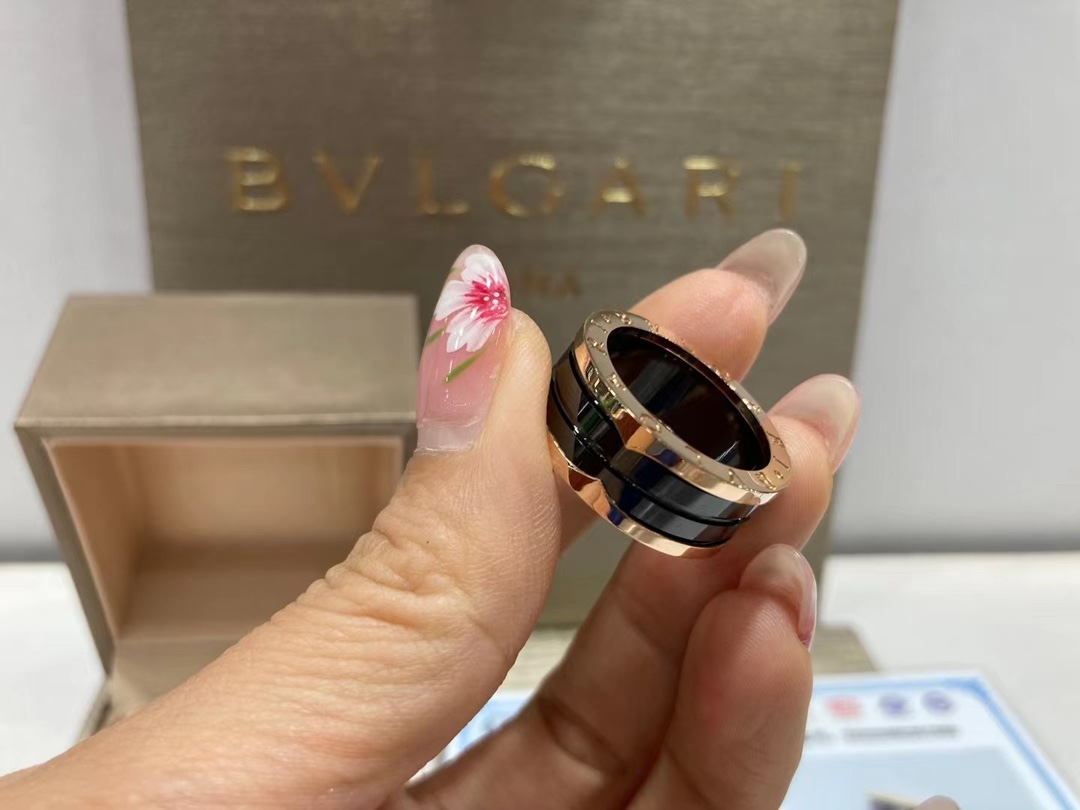 Bvlgari 客定宝格丽黑陶瓷戒指