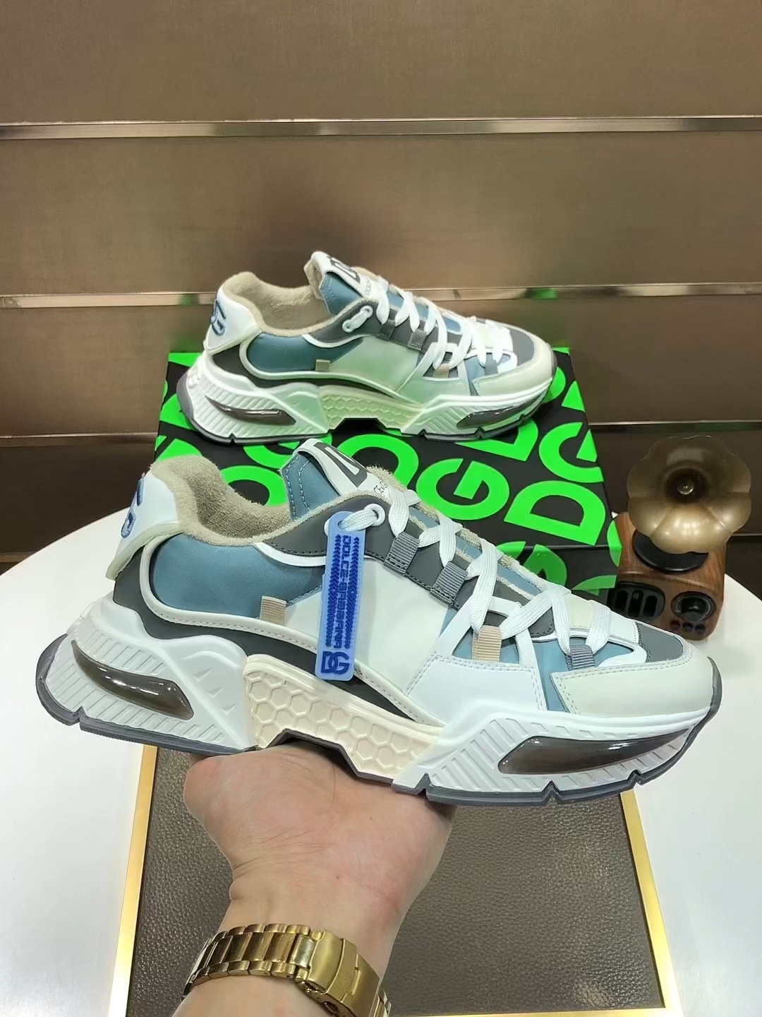 J5  Dolce&Gabbana 杜嘉班纳原单材料内里杜嘉班纳男鞋上新原单级限量潮鞋，原单滴胶工艺品质，专柜同步，原版复刻，做工一流欧美大师设计，完美打造顶级品质，个性十足，时尚新颖。上脚极致舒适，千锤百炼为您量身定制。鞋垫：高档舒适羊里大底：原版橡胶防滑耐磨大底