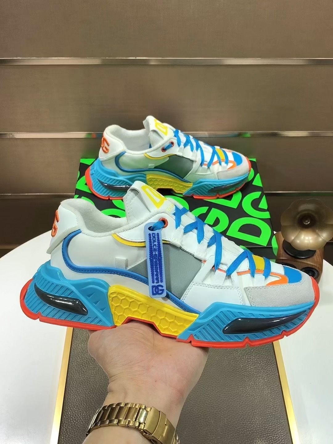 J5  Dolce&Gabbana 杜嘉班纳原单材料内里杜嘉班纳男鞋上新原单级限量潮鞋，原单滴胶工艺品质，专柜同步，原版复刻，做工一流欧美大师设计，完美打造顶级品质，个性十足，时尚新颖。上脚极致舒适，千锤百炼为您量身定制。鞋垫：高档舒适羊里大底：原版橡胶防滑耐磨大底