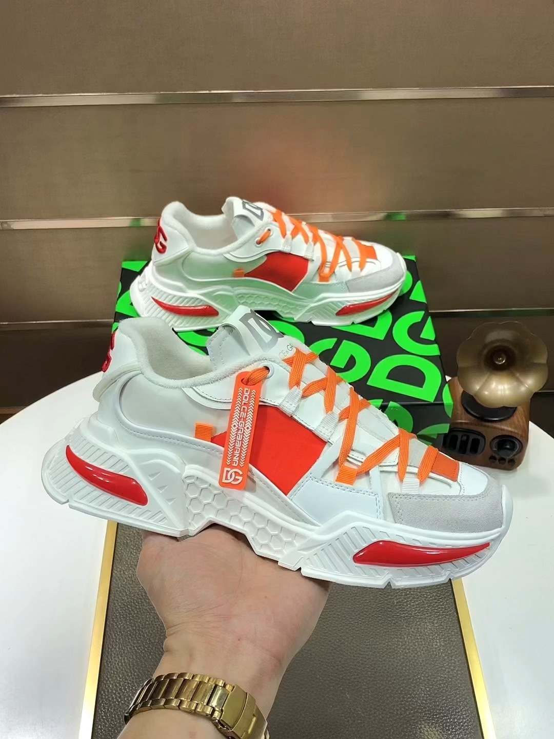 J5  Dolce&Gabbana 杜嘉班纳原单材料内里杜嘉班纳男鞋上新原单级限量潮鞋，原单滴胶工艺品质，专柜同步，原版复刻，做工一流欧美大师设计，完美打造顶级品质，个性十足，时尚新颖。上脚极致舒适，千锤百炼为您量身定制。鞋垫：高档舒适羊里大底：原版橡胶防滑耐磨大底