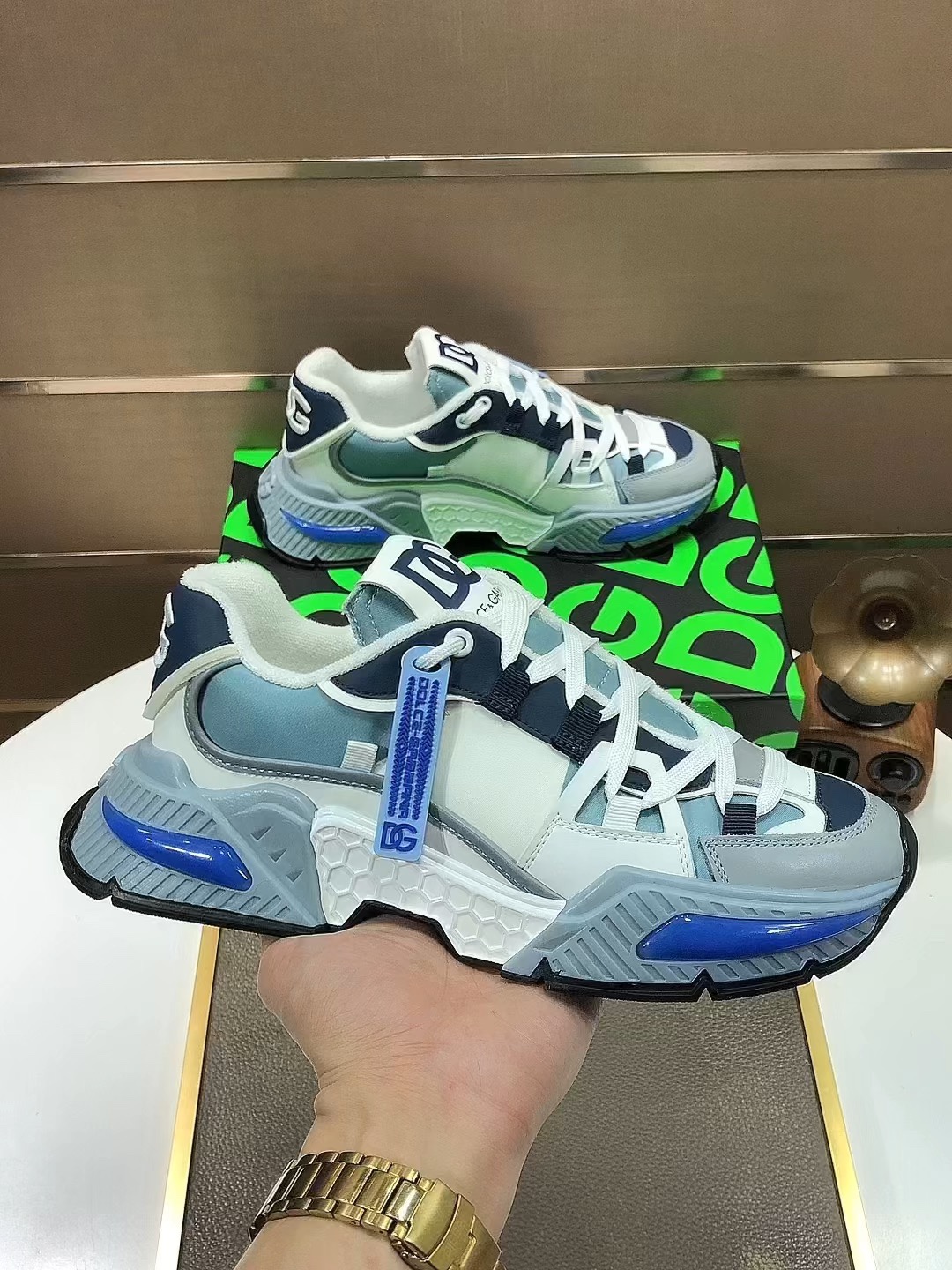 J5  Dolce&Gabbana 杜嘉班纳原单材料内里杜嘉班纳男鞋上新原单级限量潮鞋，原单滴胶工艺品质，专柜同步，原版复刻，做工一流欧美大师设计，完美打造顶级品质，个性十足，时尚新颖。上脚极致舒适，千锤百炼为您量身定制。鞋垫：高档舒适羊里大底：原版橡胶防滑耐磨大底