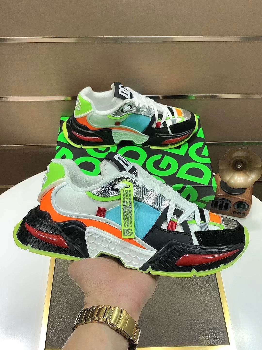 J5  Dolce&Gabbana 杜嘉班纳原单材料内里杜嘉班纳男鞋上新原单级限量潮鞋，原单滴胶工艺品质，专柜同步，原版复刻，做工一流欧美大师设计，完美打造顶级品质，个性十足，时尚新颖。上脚极致舒适，千锤百炼为您量身定制。鞋垫：高档舒适羊里大底：原版橡胶防滑耐磨大底