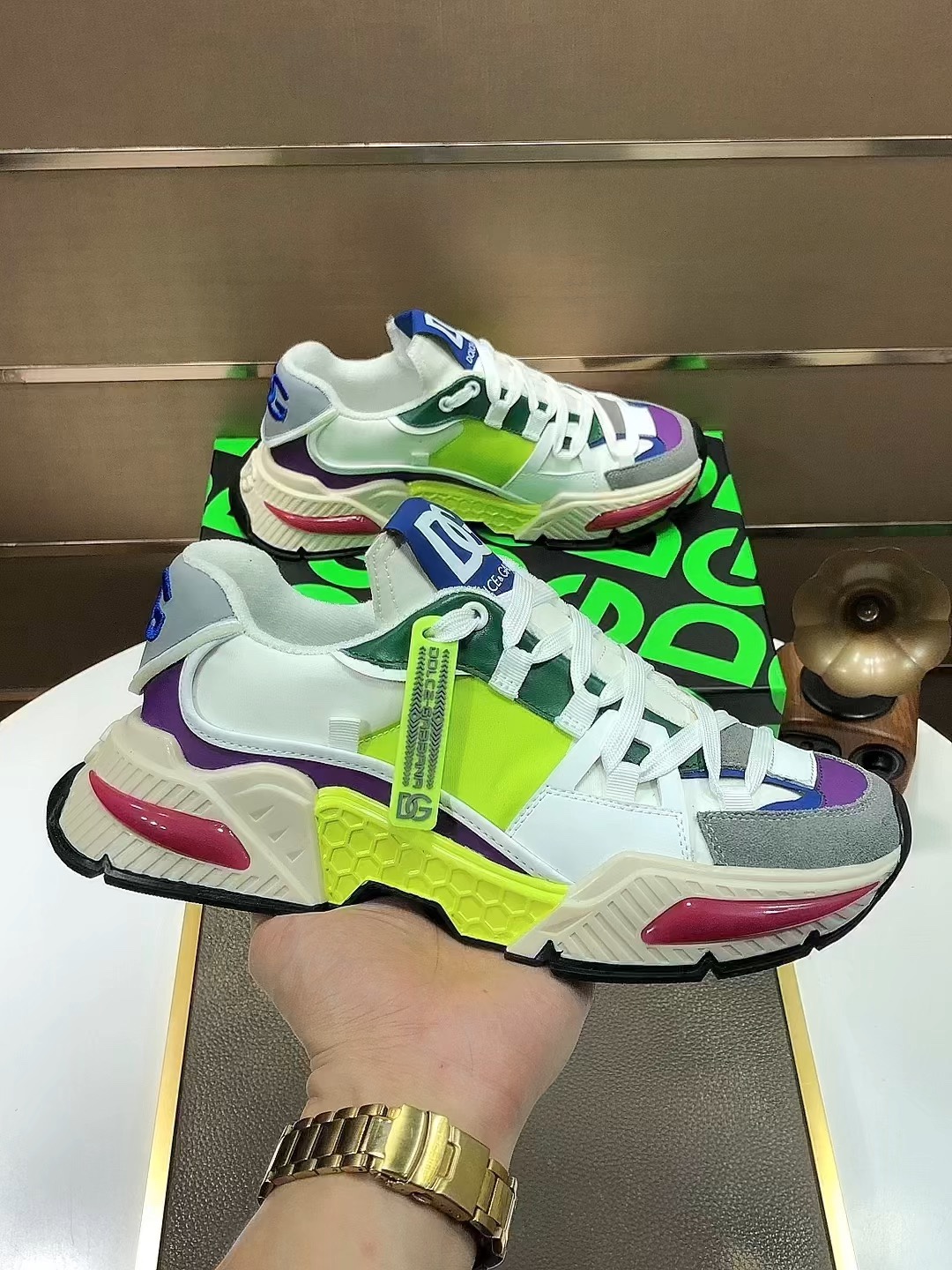 J5  Dolce&Gabbana 杜嘉班纳原单材料内里杜嘉班纳男鞋上新原单级限量潮鞋，原单滴胶工艺品质，专柜同步，原版复刻，做工一流欧美大师设计，完美打造顶级品质，个性十足，时尚新颖。上脚极致舒适，千锤百炼为您量身定制。鞋垫：高档舒适羊里大底：原版橡胶防滑耐磨大底