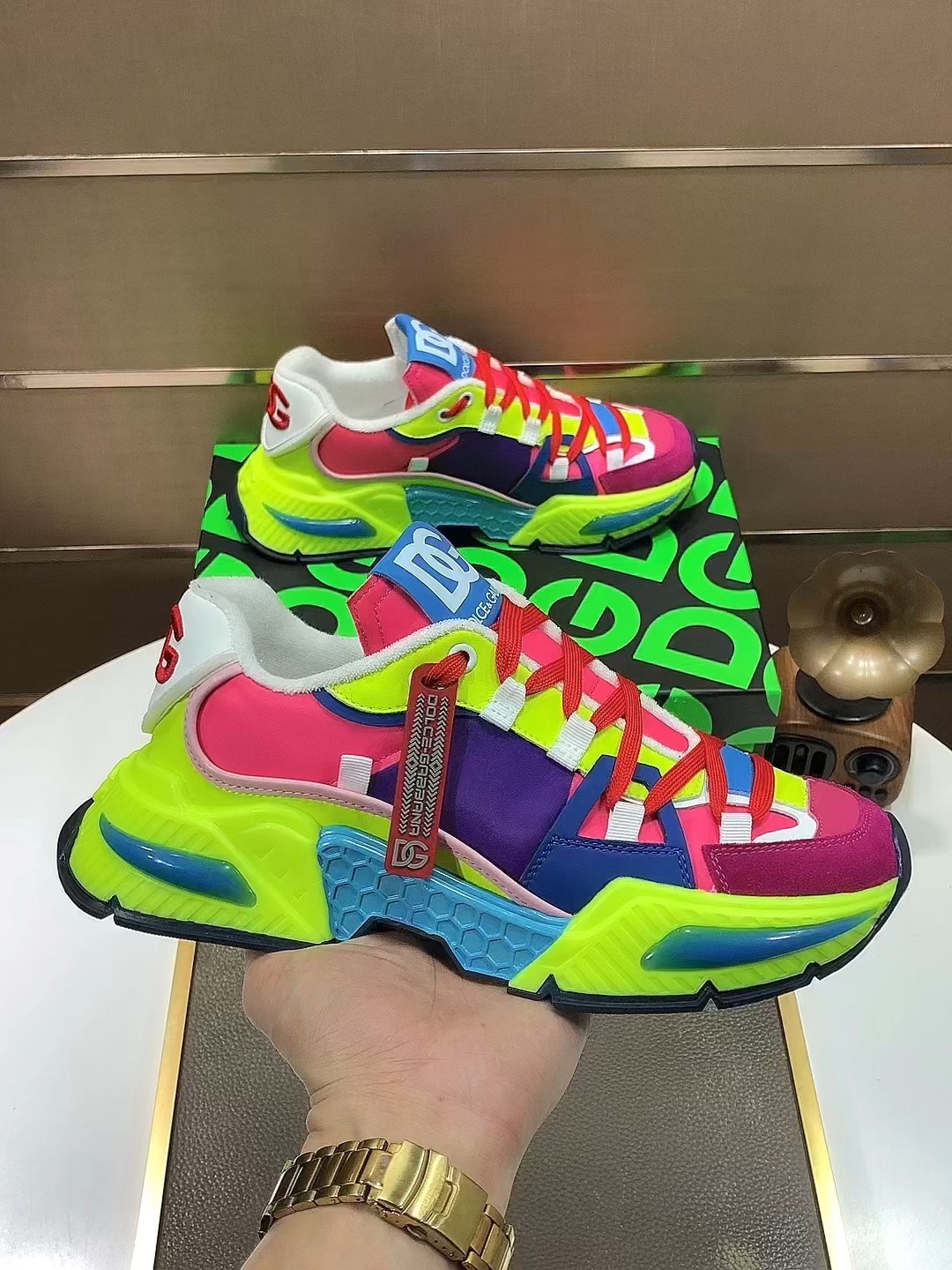 J5  Dolce&Gabbana 杜嘉班纳原单材料内里杜嘉班纳男鞋上新原单级限量潮鞋，原单滴胶工艺品质，专柜同步，原版复刻，做工一流欧美大师设计，完美打造顶级品质，个性十足，时尚新颖。上脚极致舒适，千锤百炼为您量身定制。鞋垫：高档舒适羊里大底：原版橡胶防滑耐磨大底