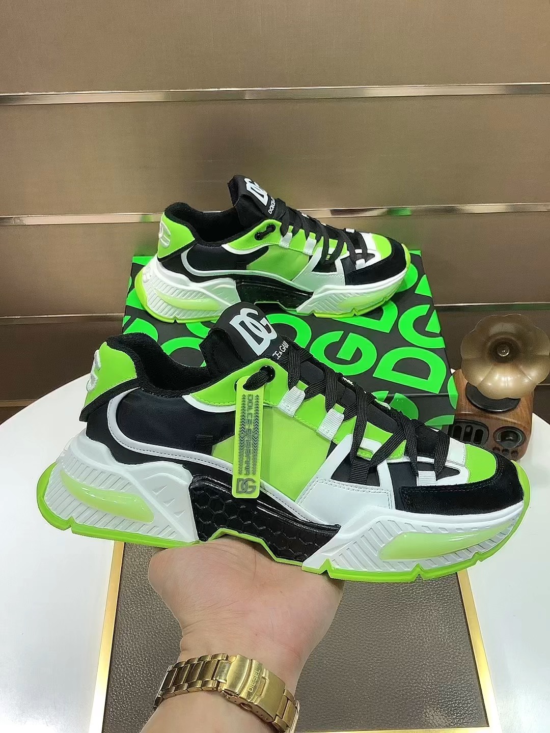 J5  Dolce&Gabbana 杜嘉班纳原单材料内里杜嘉班纳男鞋上新原单级限量潮鞋，原单滴胶工艺品质，专柜同步，原版复刻，做工一流欧美大师设计，完美打造顶级品质，个性十足，时尚新颖。上脚极致舒适，千锤百炼为您量身定制。鞋垫：高档舒适羊里大底：原版橡胶防滑耐磨大底