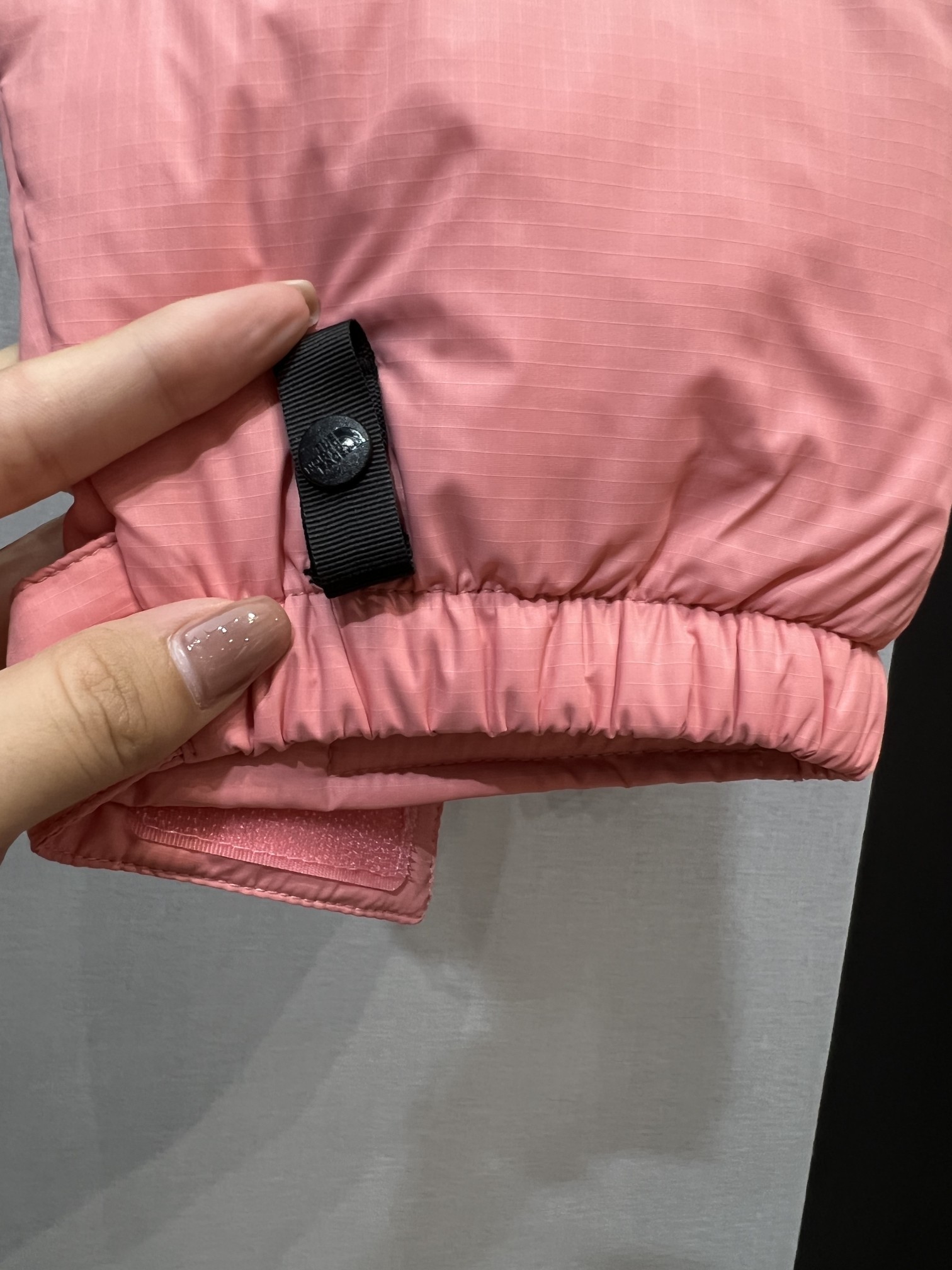 High-quality North Face 1996 down jacket, 90% white duck feather, 700 fill power, DWR water-resistant fabric, lightweight and warm for winter outdoor activities.-Big cat