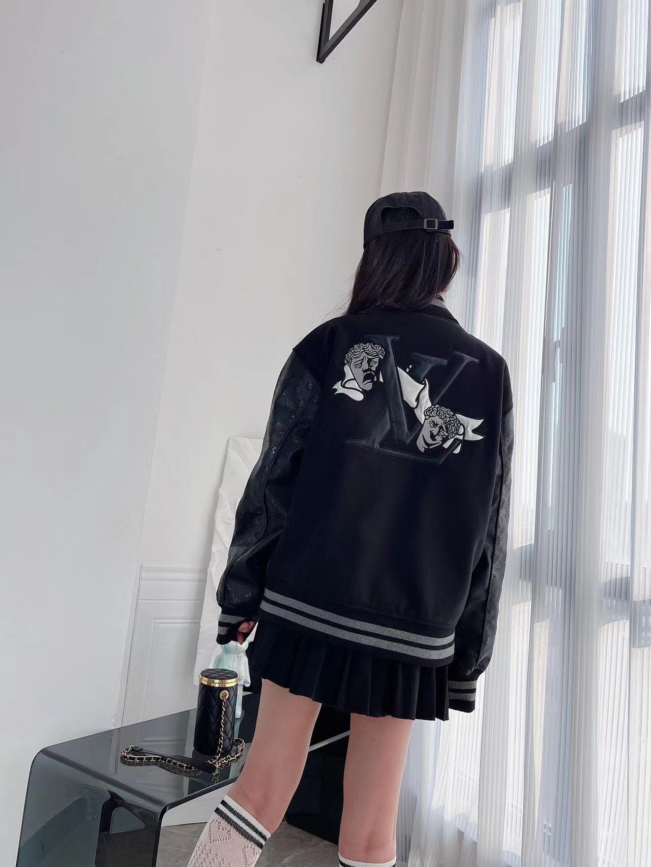 Louis VuittonLouis Vuitton 22Fw sleeves embossed leather baseball uniform uppe