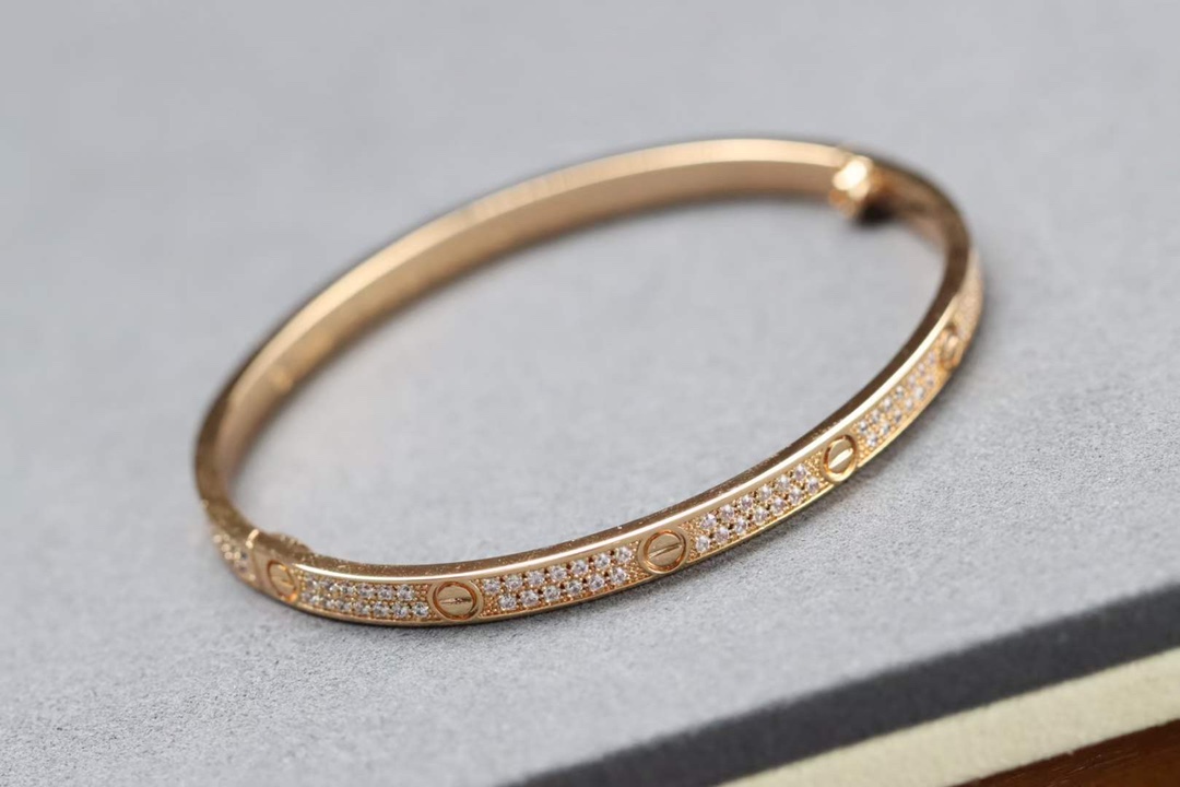 Cartier 卡地亚Cartier 款窄版满天星love手镯