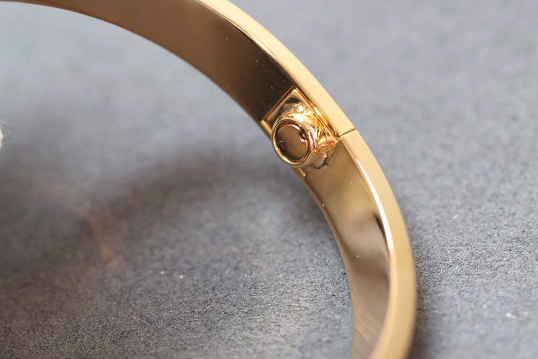 Cartier 卡地亚Cartier 款宽版love 手镯