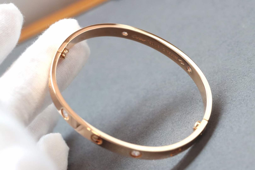 Cartier 卡地亚Cartier 经四典钻 宽版love情款侣手镯