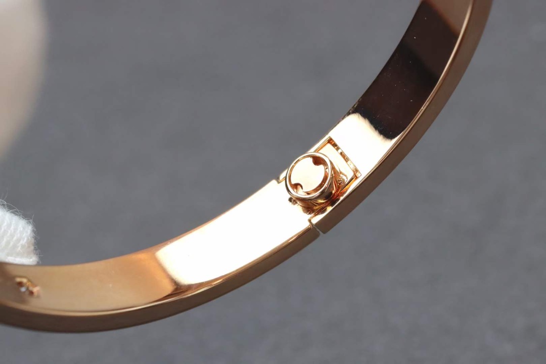 Cartier 卡地亚Cartier 经四典钻 宽版love情款侣手镯