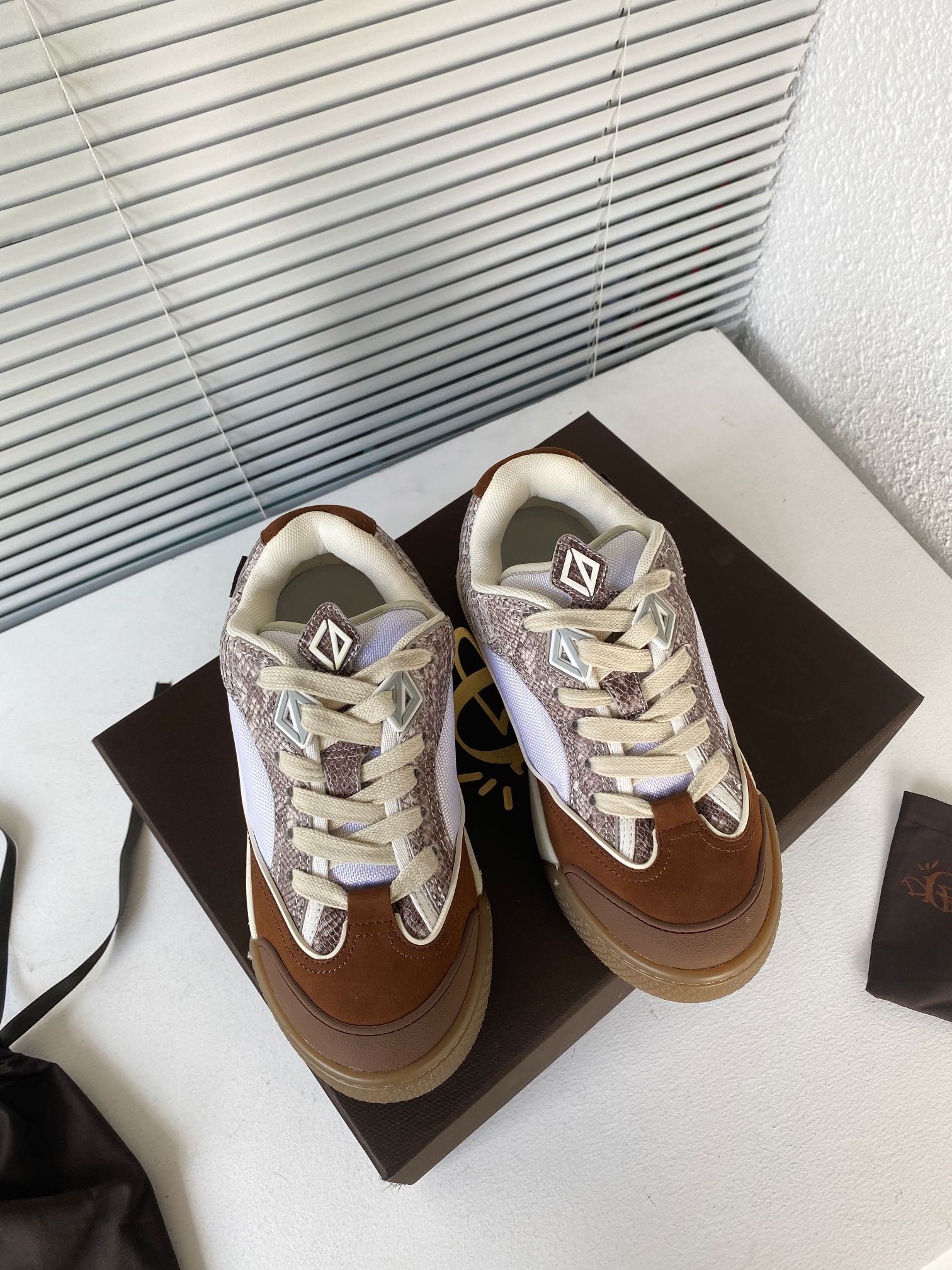 Dior x Travis Scott コラボ スニーカー 2022SS トップバージョン アースカラー+CD logoディテール 男女兼用
