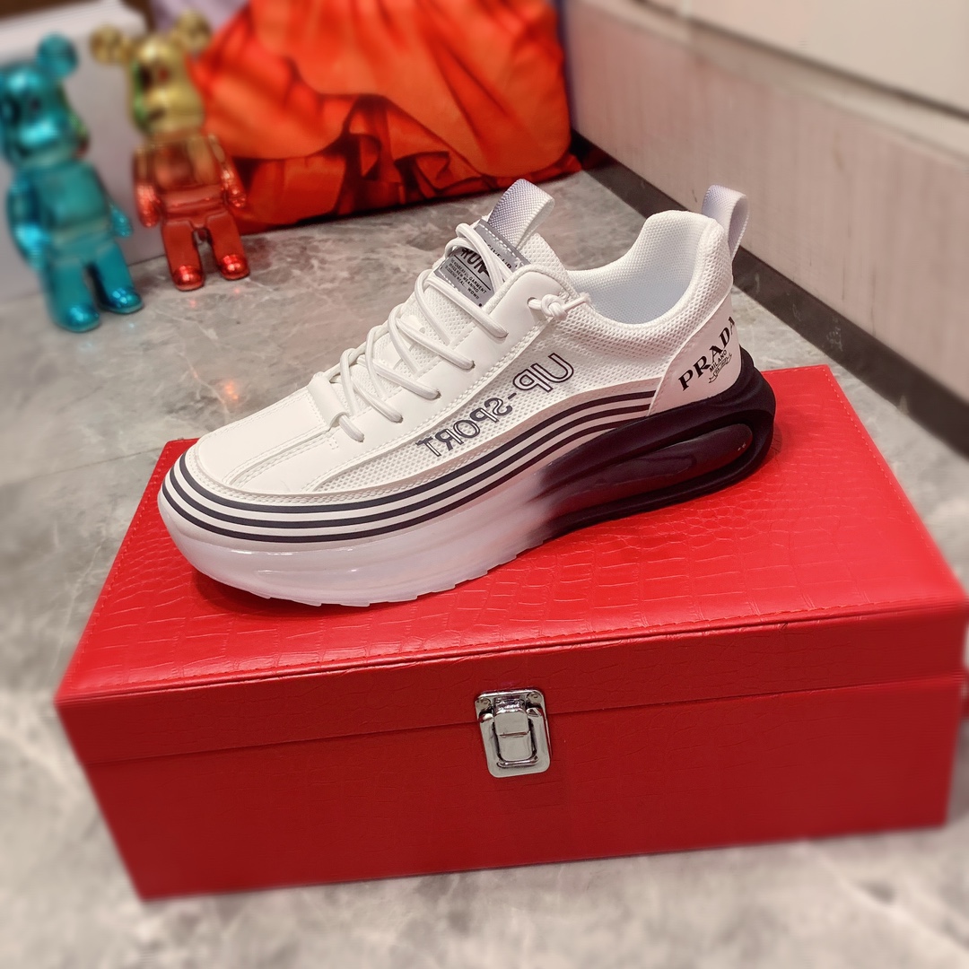 I5    Prada 普拉达 最新爆款休闲鞋，顶端品牌[勾引]奢侈～代购，顶级～质量。专柜同卖产品[强]鞋面選用进口透气材质透气运动内里精细做工。原版个性时尚柔软橡膠耐磨防滑大底，上脚轻巧舒适，实物拍摄實物更好看，005码: 38-43，