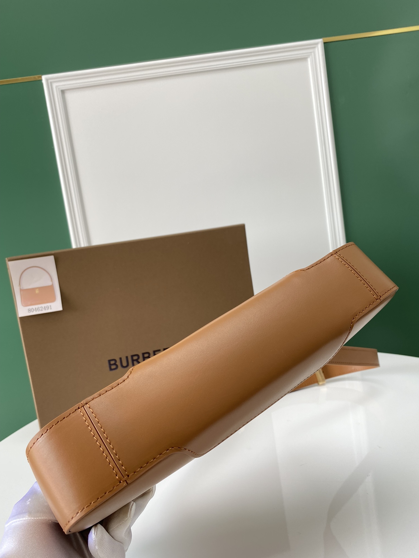 Burberry巴宝莉标志性金属logo肩背包