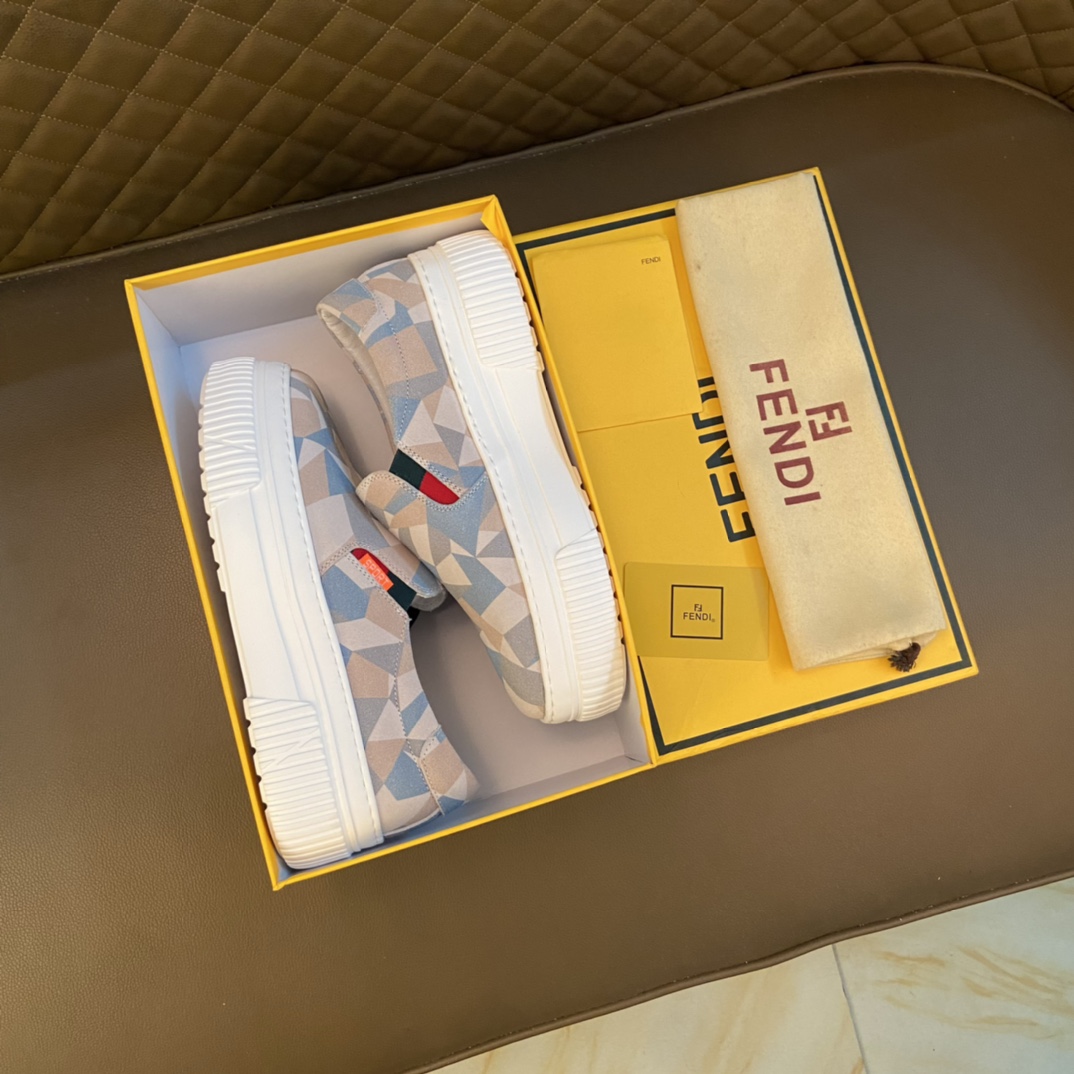 I5 原单 Fendi  芬迪  意大利进口头层牛皮鞋面细腻厚实看得到头层水染羊皮内里鞋垫logo清晰、立体磨砂后跟原厂特供 Fendi 芬迪 大底户外司机驾车鞋 可随意进出专柜、