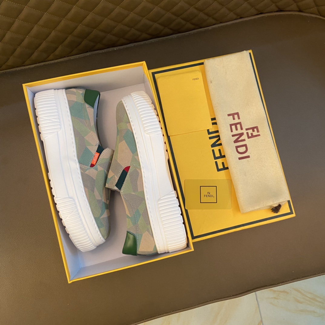 I5 原单 Fendi  芬迪  意大利进口头层牛皮鞋面细腻厚实看得到头层水染羊皮内里鞋垫logo清晰、立体磨砂后跟原厂特供 Fendi 芬迪 大底户外司机驾车鞋 可随意进出专柜、