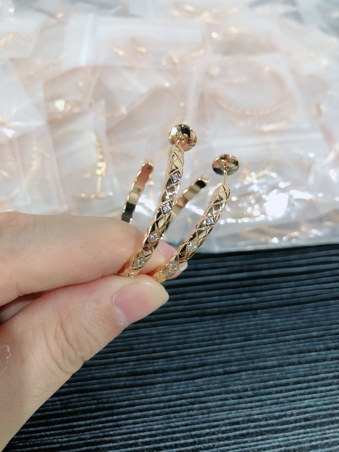 ❤️今日出货❤️
COCO带钻耳钉