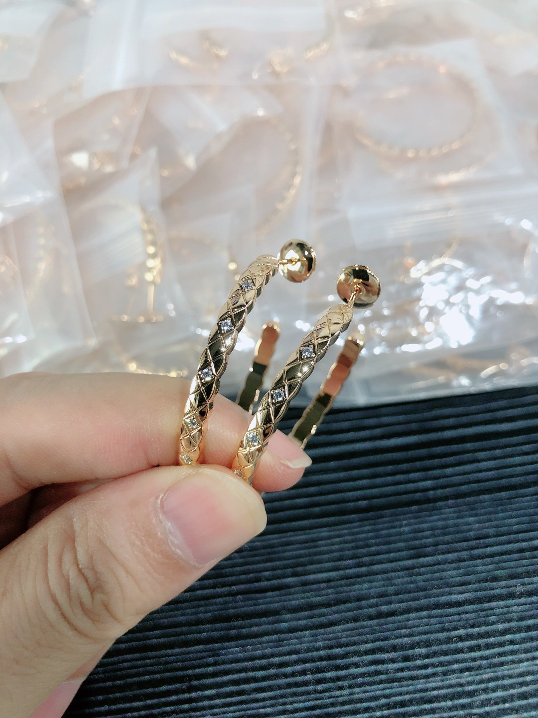 ❤️今日出货❤️
COCO带钻耳钉