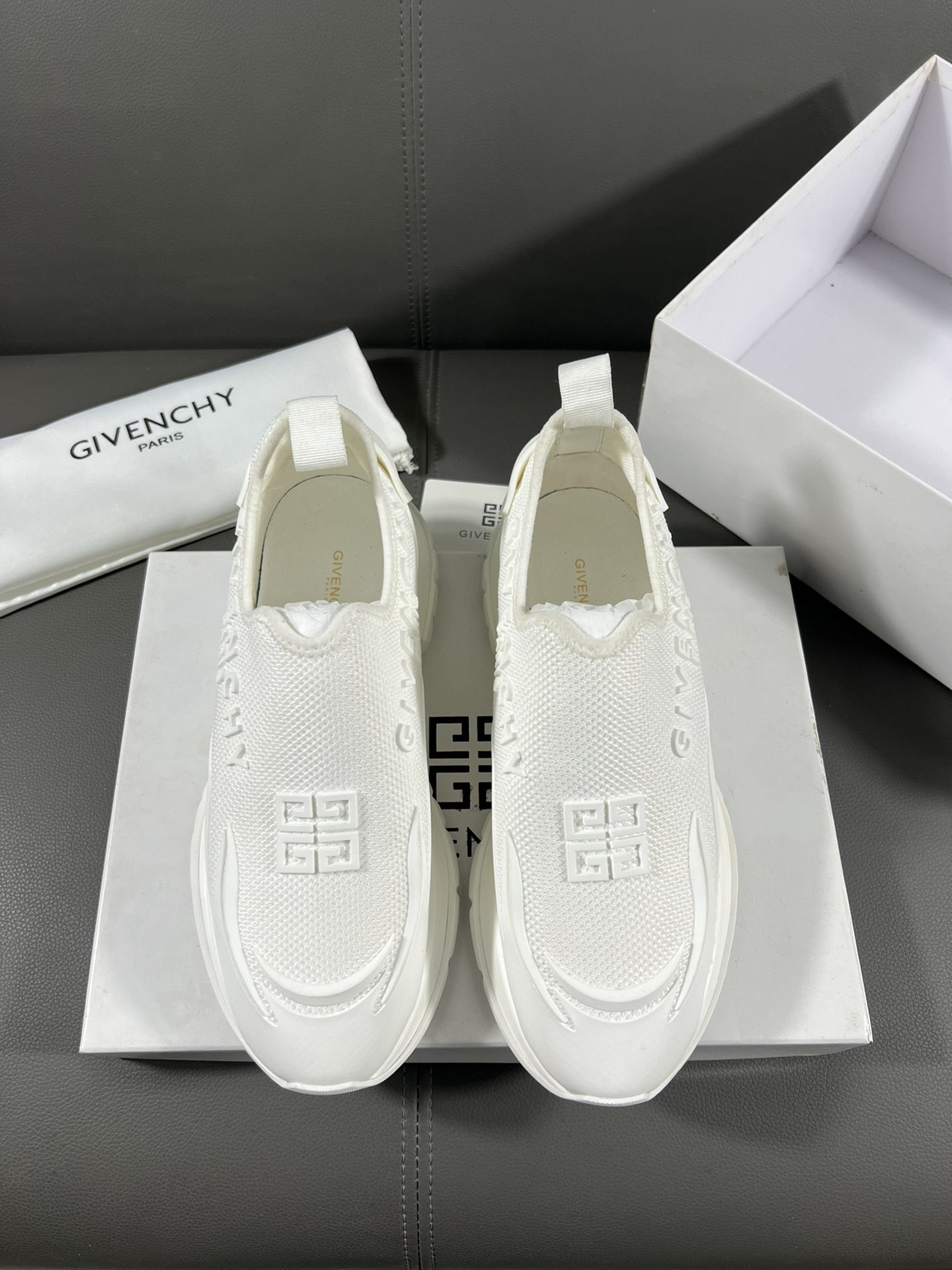 J5  Givenchy  纪梵希  ·高端版本 专柜同步发售鞋面：意大利进口品牌logo印花布匹 尽显奢华，羊皮内里加上双层组合，脚感舒适，鞋底：原厂特供气垫tup发泡大底，轻便，舒适，随意进出专柜