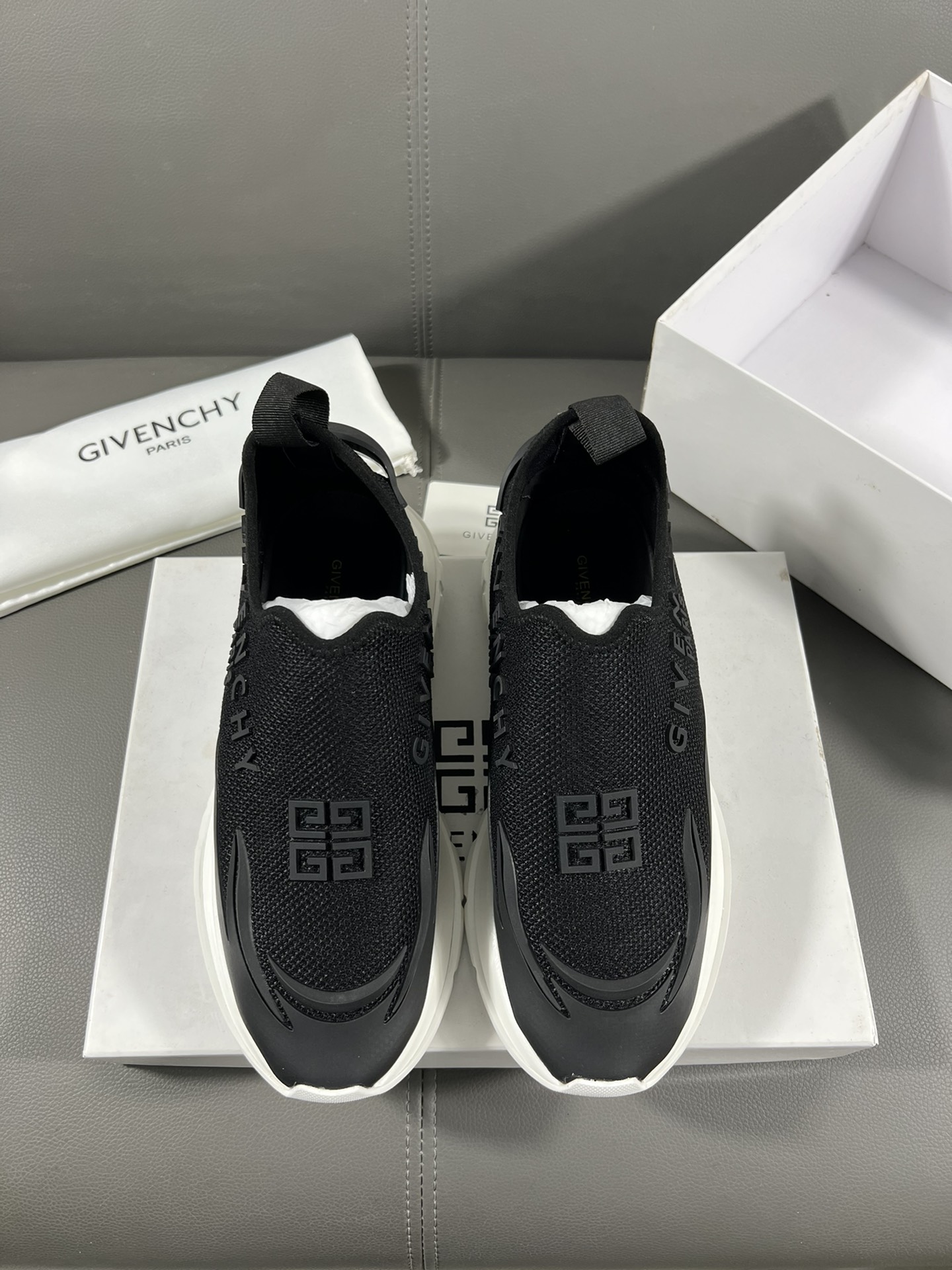 J5  Givenchy  纪梵希  ·高端版本 专柜同步发售鞋面：意大利进口品牌logo印花布匹 尽显奢华，羊皮内里加上双层组合，脚感舒适，鞋底：原厂特供气垫tup发泡大底，轻便，舒适，随意进出专柜
