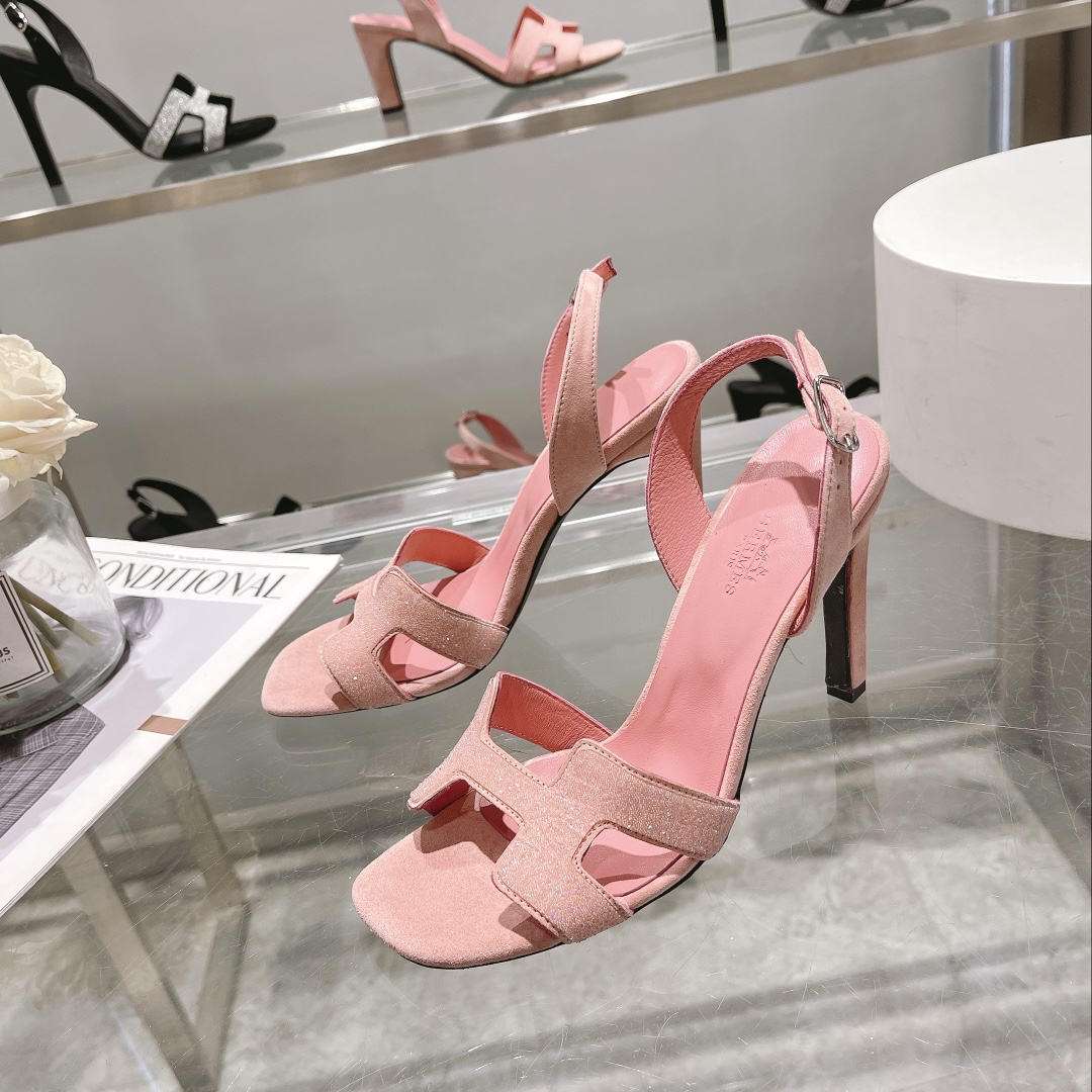NO:166367,Herme* Early Spring Counter New High Heel Diamond Sandal Series Imported Upper Original Suede Inner Imported Mixed Sheepskin Heel Heel Heel Heel Heel Heel: Slim Heel 10.5cm Outsole Original Italian Leather Outsole Shoe Size: 34.35.36.37.38.39.40.41.42 (34.40.41.42 Customized No Returns and Exchanges), Sandals, hermes, sandals, sheepskin, chamois leather, Leather Soles19860909herme*早春专柜新款高跟钻面凉鞋系列 鞋面进口原版麂皮 内里进口混种羊皮 跟高:细跟10.5cm 大底原版意大利真皮大底 鞋码:34.35.36.37.38.39.40.41.42（34.40.41.42定做不退换）,凉鞋,hermes,sandals,sheepskin,chamois leather,Leather soles,Women's Shoes