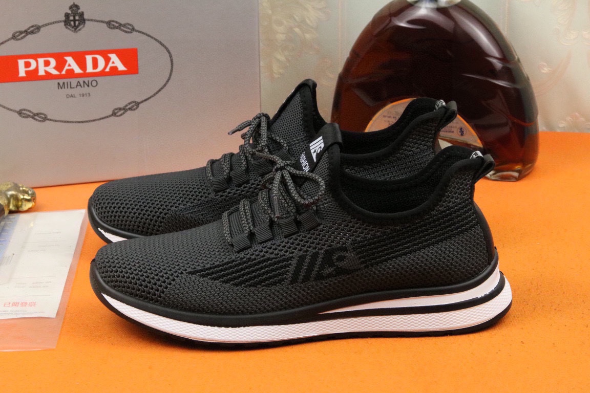 I0 爆单款PRADA普拉达 香港专柜休闲鞋，专柜品质，优质做工，鞋面采用进口透气飞织弹力布面料，舒适透气内里，原板橡胶大底 ，休闲时尚，高端品质，