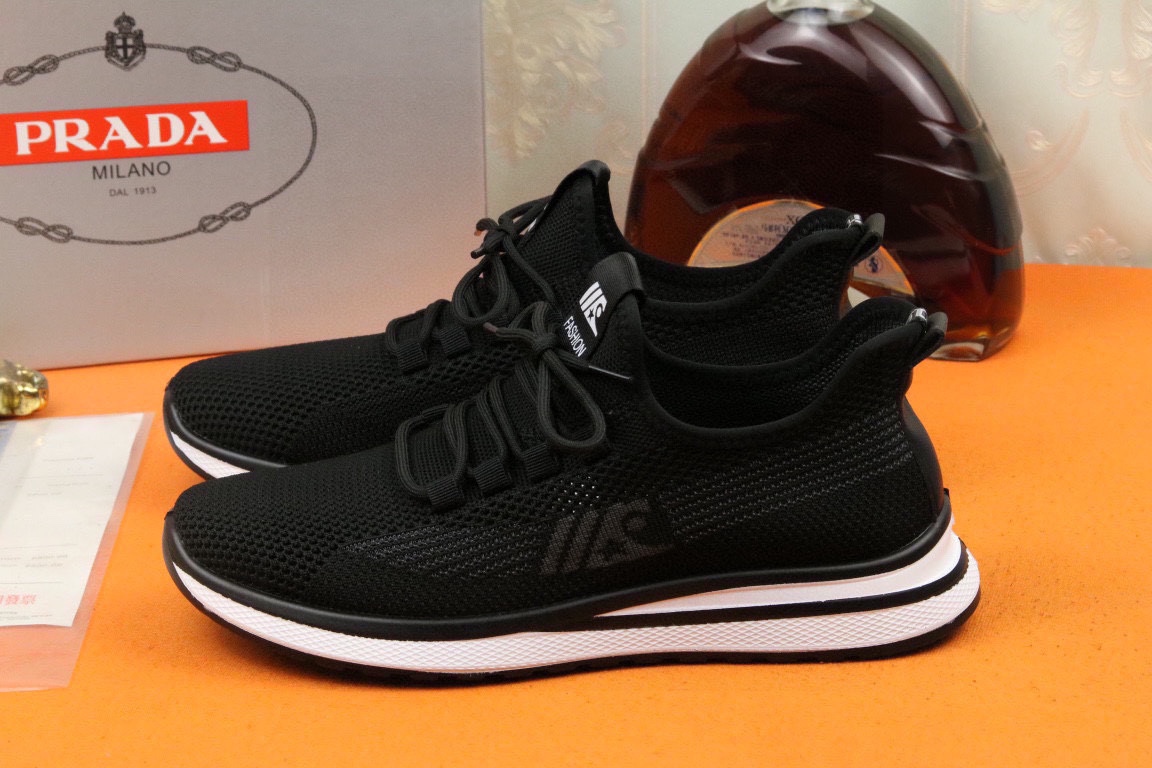 I0 爆单款PRADA普拉达 香港专柜休闲鞋，专柜品质，优质做工，鞋面采用进口透气飞织弹力布面料，舒适透气内里，原板橡胶大底 ，休闲时尚，高端品质，