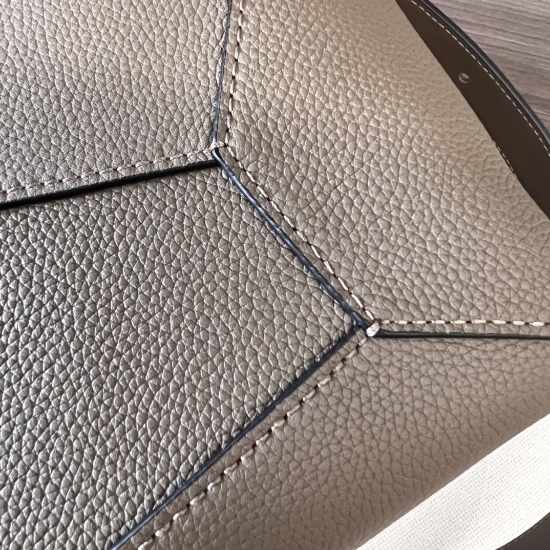 Loewe Puzzle Edge Large Grained Leather Handbag - Stylish & Versatile 7 i1661358348 161 5