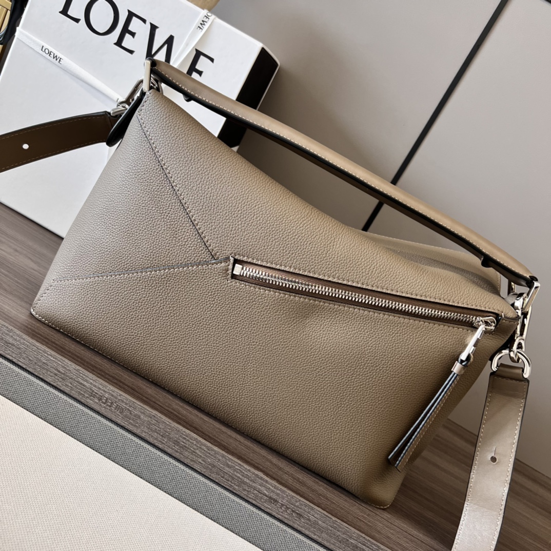 Loewe Puzzle Edge Large Grained Leather Handbag - Stylish & Versatile 4 i1661358348 3805 2