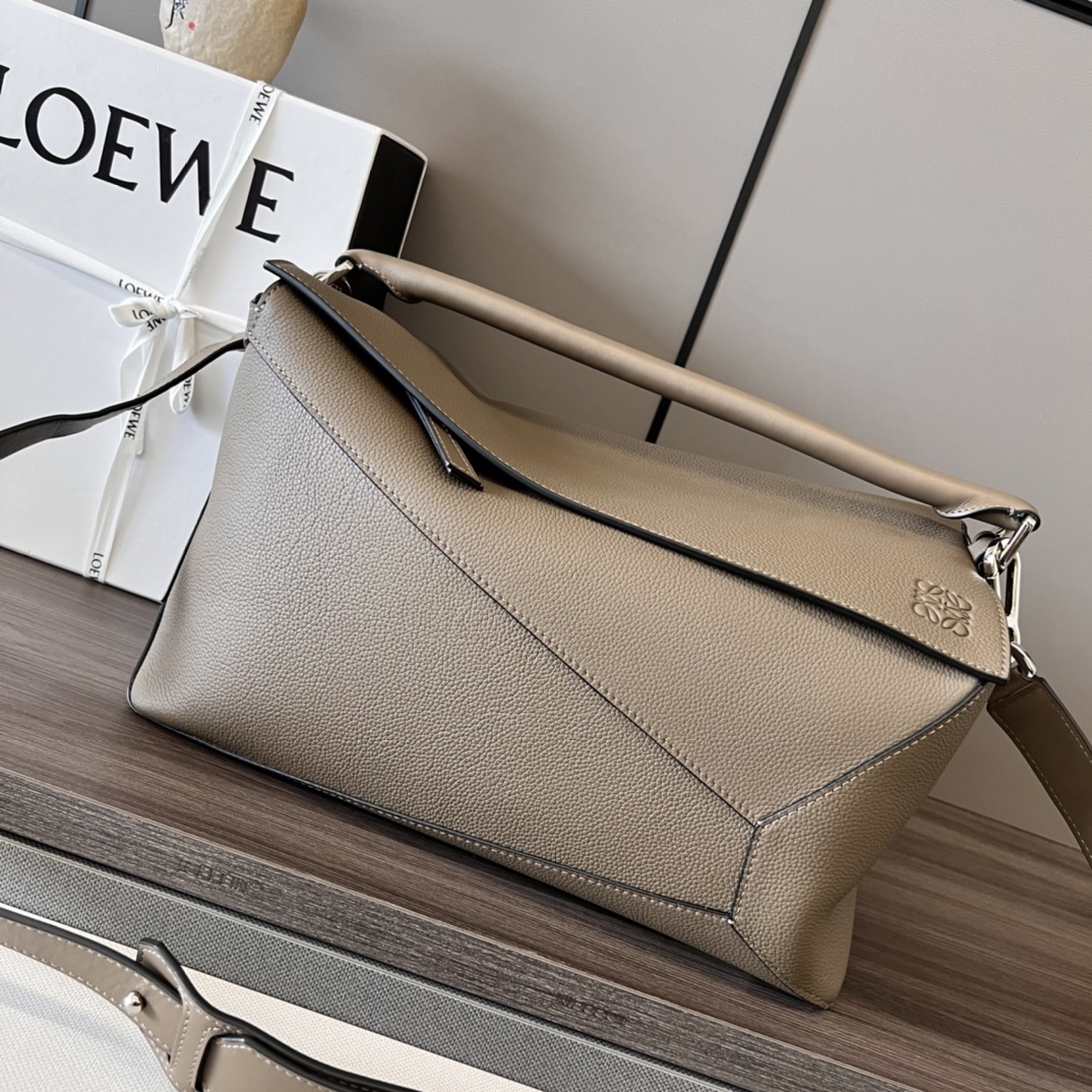 Loewe Puzzle Edge Large Grained Leather Handbag - Stylish & Versatile 2 i1661358348 5976 0