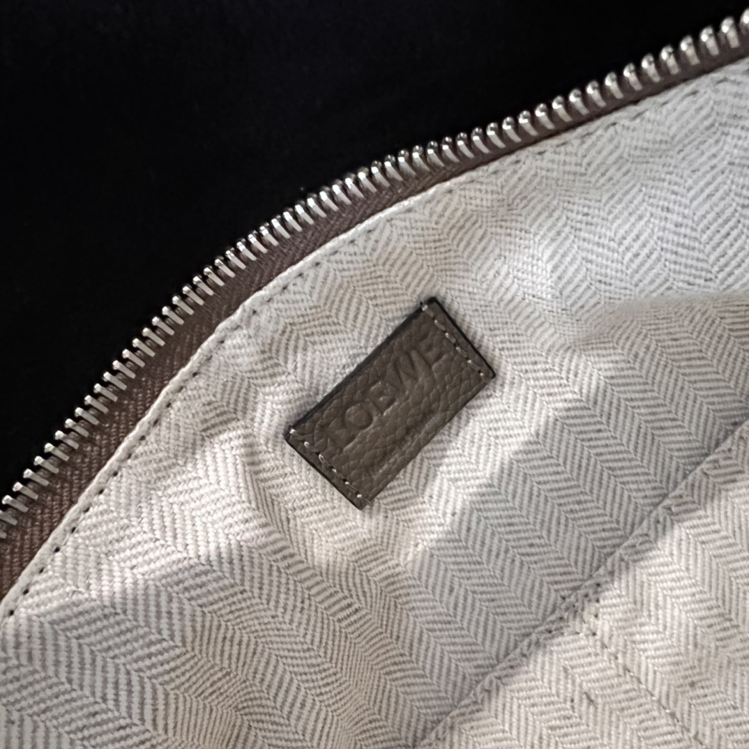 Loewe Puzzle Edge Large Grained Leather Handbag - Stylish & Versatile 9 i1661358348 8339 7
