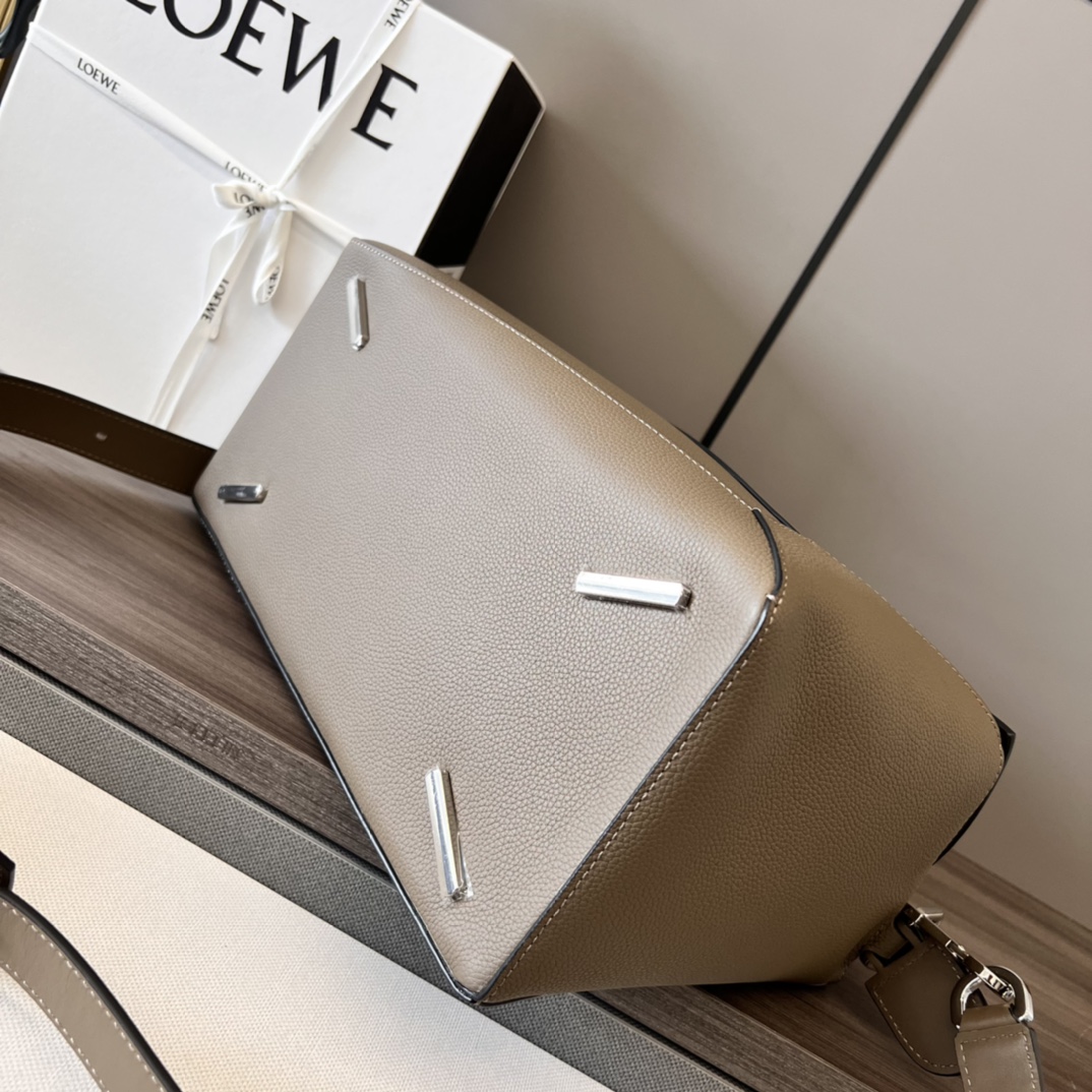 Loewe Puzzle Edge Large Grained Leather Handbag - Stylish & Versatile 5 i1661358348 8990 3