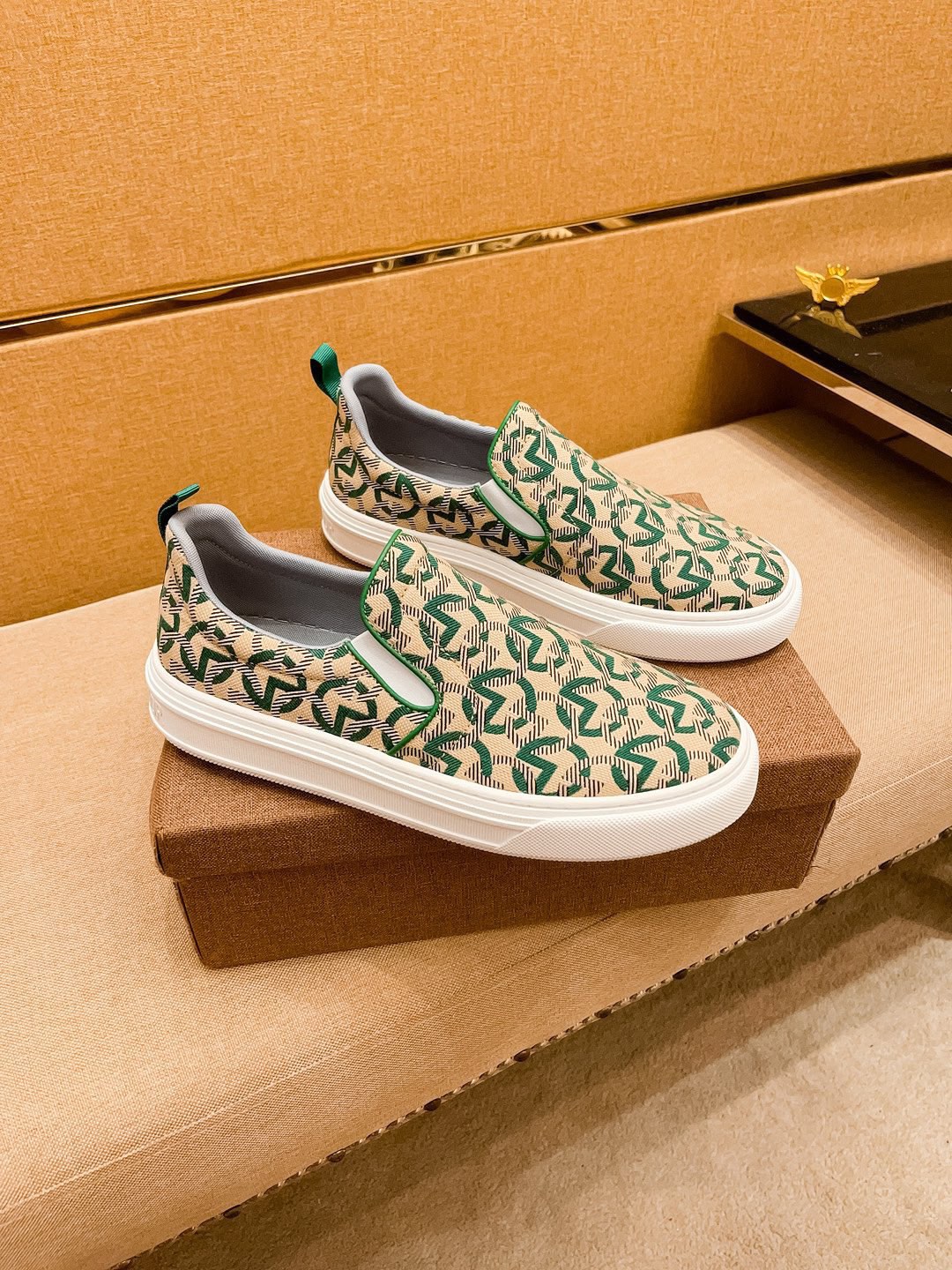 I0 迪奥 路易威登。男鞋高端品牌 官网1：1最新力作：鞋面采用意大利官网原版专用科技布面料搭配 原版舒适透气内里原版指防滑大底制作让行走更加便捷舒适，惊世之作，与官方的质量相比美的1：1复刻[色]打造时尚个性衬托你的与众不同潮男必备! ，