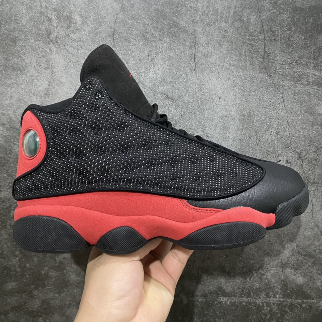 顶级莞产纯原 Air Jordan AJ13 黑红 货号：414571-004 东莞大厂纯原出品 原鞋开发 原厂猫眼👀 版型近乎零偏差 采购原厂皮料 LOGO五金部件高价开发私模 杜绝一眼假版本 #原鞋1：1开模大底共3层贴合工艺 三层中间加入海玻璃缓震鞋垫 大底采用进口一次MD而非市面二次MD低价原料成型 进口MD材料异味较少比原鞋还少 市面异味大刺鼻 尺码：40.5 41 42 42.5 43 44 44.5 45 46 47.5。-选品中心