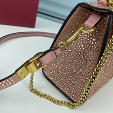 新品配盒Valentino Garavani VSLING 迷你手提包,通体覆满施华洛世奇®仿水晶,配 新品配盒Valentino Garavani VSLING 迷你手提包,通体覆满施华洛世奇®仿水晶,配