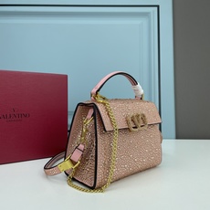 新品配盒Valentino Garavani VSLING 迷你手提包,通体覆满施华洛世奇®仿水晶,配 新品配盒Valentino Garavani VSLING 迷你手提包,通体覆满施华洛世奇®仿水晶,配