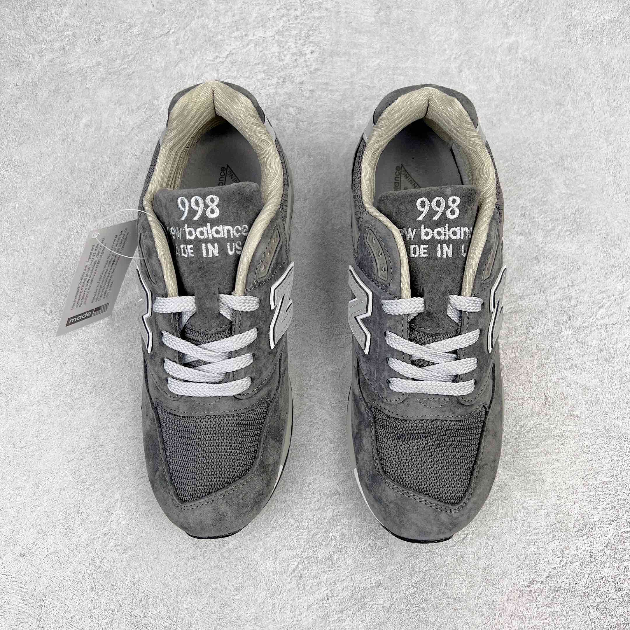 图片[2]-＃K版纯原 New Balance M998 Made in USA NB新百伦高端美产血统系列经典复古休闲运动慢跑鞋 NB998 诞生于 1993 年，作为第一双使用 ABZORB 缓冲材料的鞋款，一经发售就受到大量消费者的热烈追捧，如今已经成为了历久不衰的经典代表鞋款之一。原楦原数据开发版型 以优质面料制成鞋面结构。鞋面采用经典网眼布材质，辅以绒面革覆盖，带来更加清爽舒适的穿着体验。鞋舌上标记的 \\\”998\\\” 字样增强鞋款辨识度的同时，为鞋款注入更多动人细节。鞋款采用 ABZORB 缓冲材料的中底，通过缓冲和压缩阻力相结合来吸收冲击，稳定性高，不易打滑，助你畅享舒适有型的运动体验。采用猪巴革组合网织鞋面材质 后跟嵌入TPU装饰条稳固 升级原装5层独立私模 尺码：36 36.5 37 38 39.5 40 40.5 41.5 42 42.5 43 44 44.5 45-选品中心