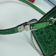 新品配盒Valentino Garavani VSLING 迷你手提包,通体覆满施华洛世奇®仿水晶,配 新品配盒Valentino Garavani VSLING 迷你手提包,通体覆满施华洛世奇®仿水晶,配