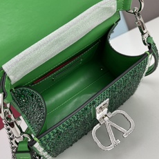 新品配盒Valentino Garavani VSLING 迷你手提包,通体覆满施华洛世奇®仿水晶,配 新品配盒Valentino Garavani VSLING 迷你手提包,通体覆满施华洛世奇®仿水晶,配