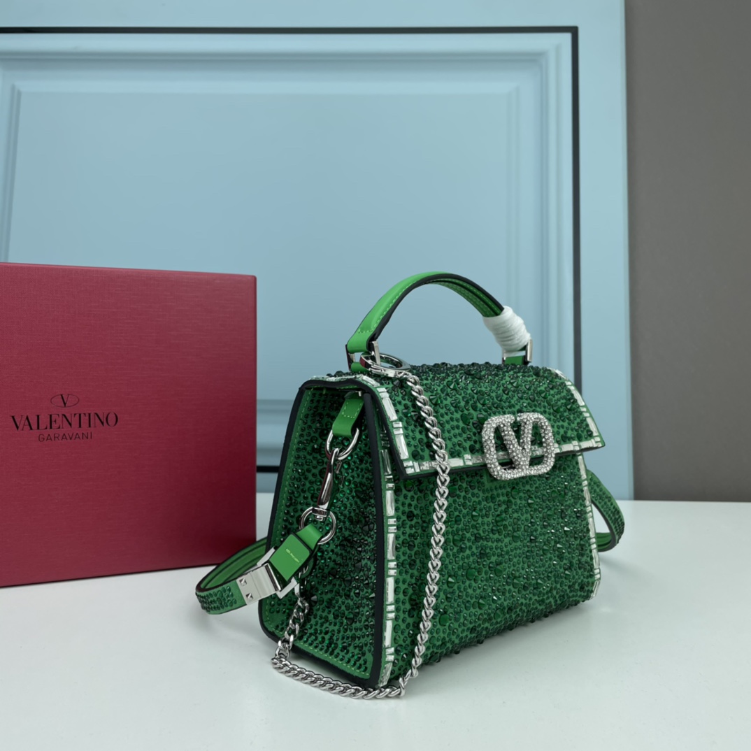 新品配盒Valentino Garavani VSLING 迷你手提包,通体覆满施华洛世奇®仿水晶,配 新品配盒Valentino Garavani VSLING 迷你手提包,通体覆满施华洛世奇®仿水晶,配