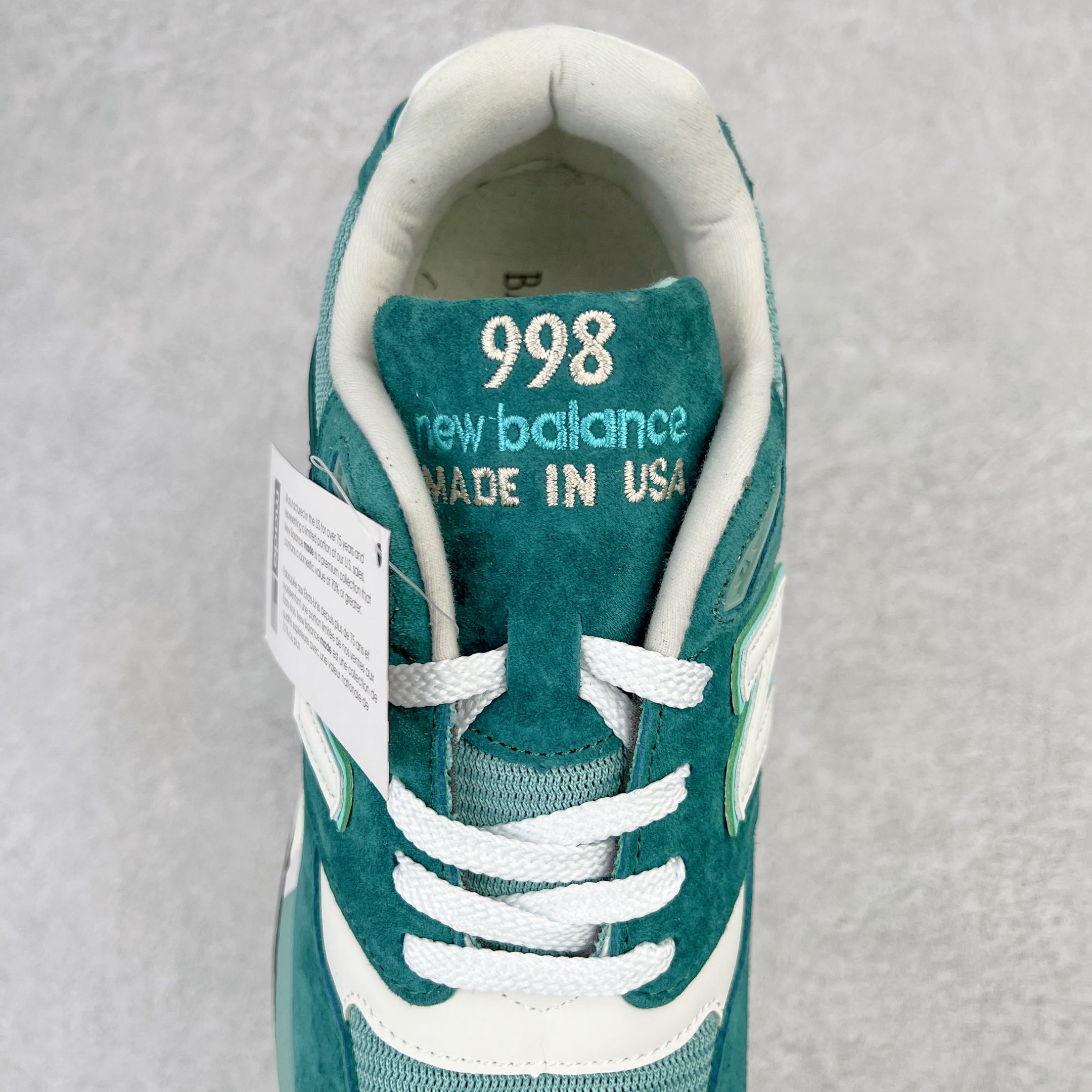 图片[5]-＃K版纯原 New Balance M998 Made in USA NB新百伦高端美产血统系列经典复古休闲运动慢跑鞋 NB998 诞生于 1993 年，作为第一双使用 ABZORB 缓冲材料的鞋款，一经发售就受到大量消费者的热烈追捧，如今已经成为了历久不衰的经典代表鞋款之一。原楦原数据开发版型 以优质面料制成鞋面结构。鞋面采用经典网眼布材质，辅以绒面革覆盖，带来更加清爽舒适的穿着体验。鞋舌上标记的 \\\”998\\\” 字样增强鞋款辨识度的同时，为鞋款注入更多动人细节。鞋款采用 ABZORB 缓冲材料的中底，通过缓冲和压缩阻力相结合来吸收冲击，稳定性高，不易打滑，助你畅享舒适有型的运动体验。采用猪巴革组合网织鞋面材质 后跟嵌入TPU装饰条稳固 升级原装5层独立私模 尺码：36 36.5 37 38 39.5 40 40.5 41.5 42 42.5 43 44 44.5 45-选品中心