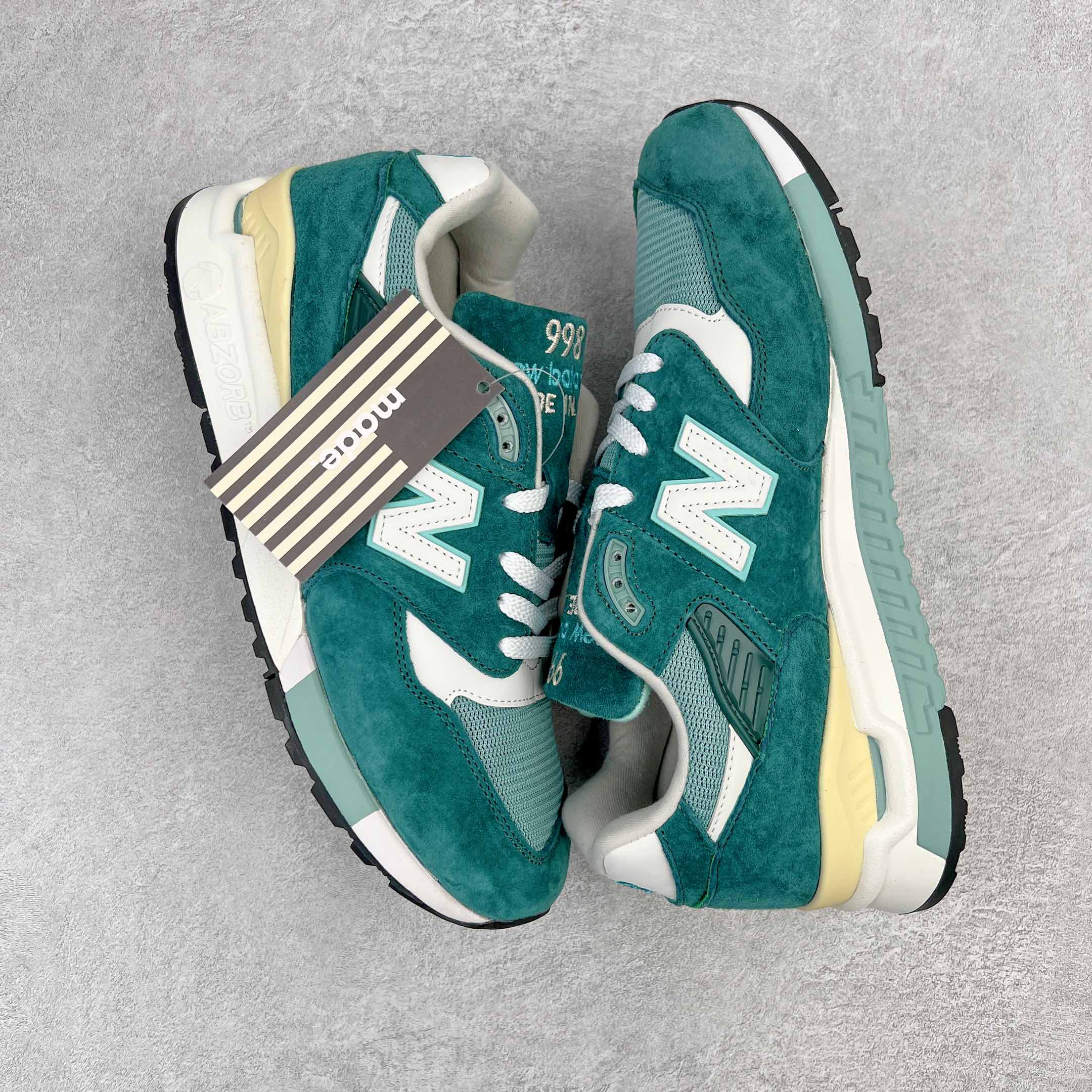 图片[3]-＃K版纯原 New Balance M998 Made in USA NB新百伦高端美产血统系列经典复古休闲运动慢跑鞋 NB998 诞生于 1993 年，作为第一双使用 ABZORB 缓冲材料的鞋款，一经发售就受到大量消费者的热烈追捧，如今已经成为了历久不衰的经典代表鞋款之一。原楦原数据开发版型 以优质面料制成鞋面结构。鞋面采用经典网眼布材质，辅以绒面革覆盖，带来更加清爽舒适的穿着体验。鞋舌上标记的 \\\”998\\\” 字样增强鞋款辨识度的同时，为鞋款注入更多动人细节。鞋款采用 ABZORB 缓冲材料的中底，通过缓冲和压缩阻力相结合来吸收冲击，稳定性高，不易打滑，助你畅享舒适有型的运动体验。采用猪巴革组合网织鞋面材质 后跟嵌入TPU装饰条稳固 升级原装5层独立私模 尺码：36 36.5 37 38 39.5 40 40.5 41.5 42 42.5 43 44 44.5 45-选品中心