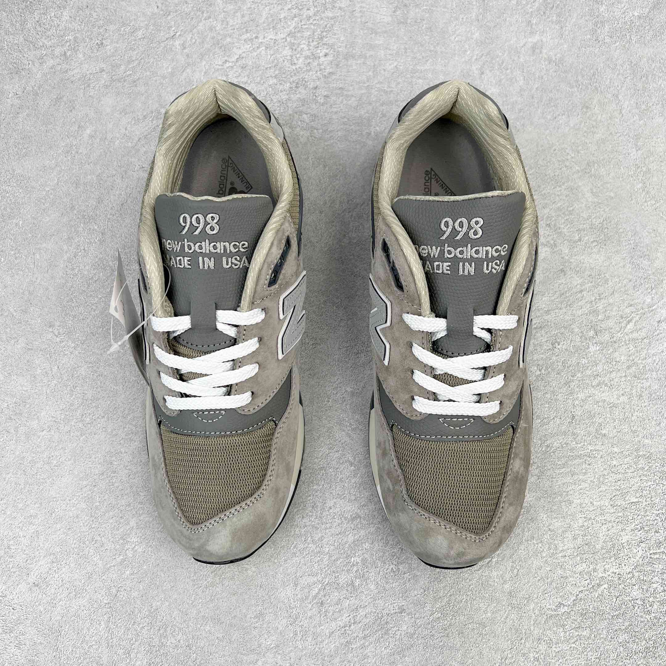 图片[2]-＃K版纯原 New Balance M998 Made in USA NB新百伦高端美产血统系列经典复古休闲运动慢跑鞋 NB998 诞生于 1993 年，作为第一双使用 ABZORB 缓冲材料的鞋款，一经发售就受到大量消费者的热烈追捧，如今已经成为了历久不衰的经典代表鞋款之一。原楦原数据开发版型 以优质面料制成鞋面结构。鞋面采用经典网眼布材质，辅以绒面革覆盖，带来更加清爽舒适的穿着体验。鞋舌上标记的 \\\”998\\\” 字样增强鞋款辨识度的同时，为鞋款注入更多动人细节。鞋款采用 ABZORB 缓冲材料的中底，通过缓冲和压缩阻力相结合来吸收冲击，稳定性高，不易打滑，助你畅享舒适有型的运动体验。采用猪巴革组合网织鞋面材质 后跟嵌入TPU装饰条稳固 升级原装5层独立私模 尺码：36 36.5 37 38 39.5 40 40.5 41.5 42 42.5 43 44 44.5 45-选品中心