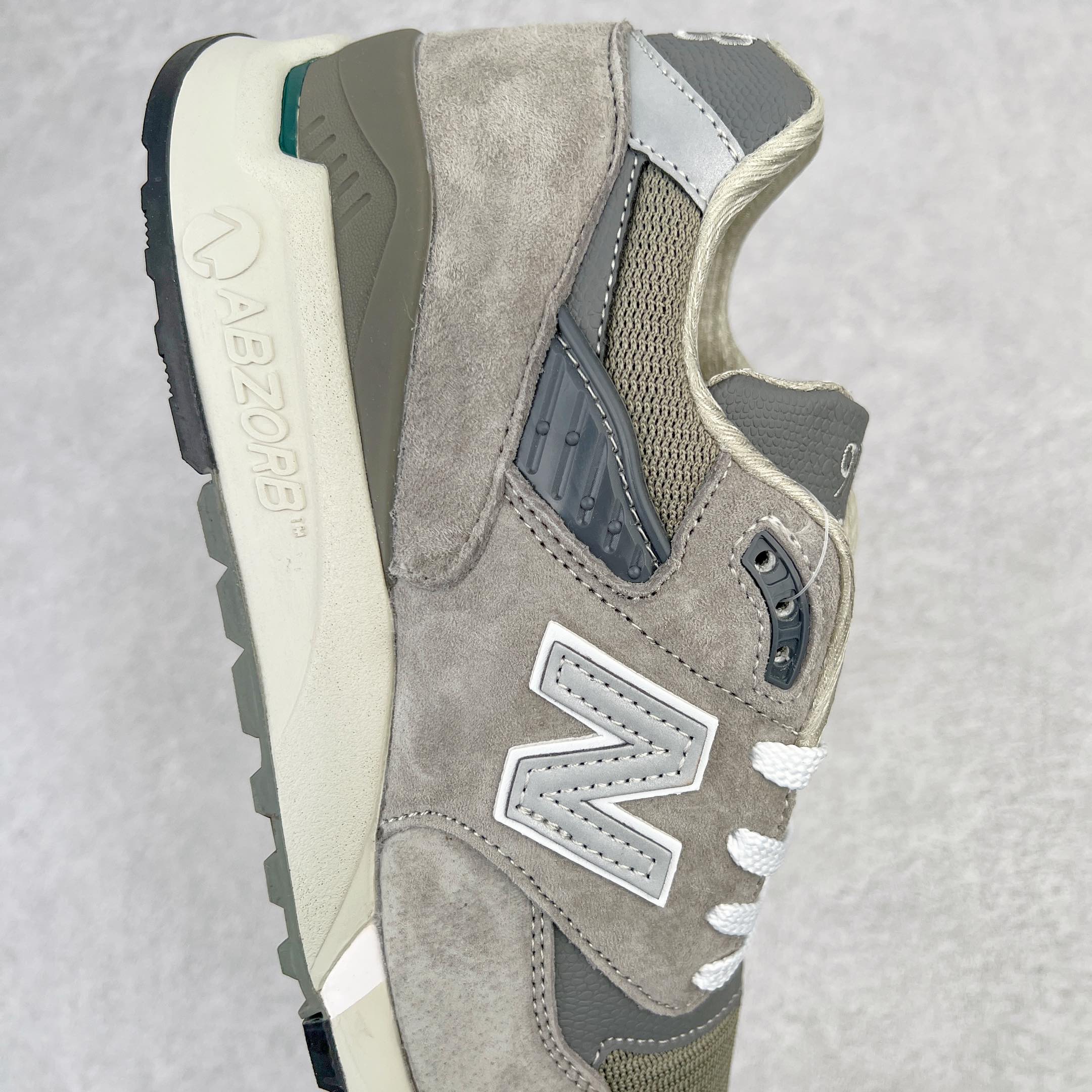 图片[6]-＃K版纯原 New Balance M998 Made in USA NB新百伦高端美产血统系列经典复古休闲运动慢跑鞋 NB998 诞生于 1993 年，作为第一双使用 ABZORB 缓冲材料的鞋款，一经发售就受到大量消费者的热烈追捧，如今已经成为了历久不衰的经典代表鞋款之一。原楦原数据开发版型 以优质面料制成鞋面结构。鞋面采用经典网眼布材质，辅以绒面革覆盖，带来更加清爽舒适的穿着体验。鞋舌上标记的 \\\”998\\\” 字样增强鞋款辨识度的同时，为鞋款注入更多动人细节。鞋款采用 ABZORB 缓冲材料的中底，通过缓冲和压缩阻力相结合来吸收冲击，稳定性高，不易打滑，助你畅享舒适有型的运动体验。采用猪巴革组合网织鞋面材质 后跟嵌入TPU装饰条稳固 升级原装5层独立私模 尺码：36 36.5 37 38 39.5 40 40.5 41.5 42 42.5 43 44 44.5 45-选品中心