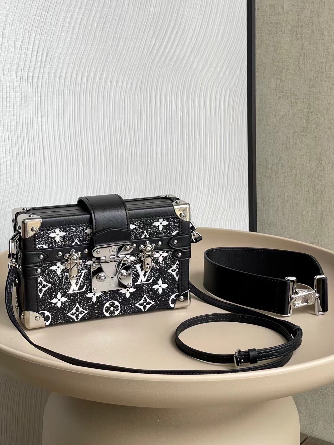 How to buy replica Shop
 Louis Vuitton LV Petite Malle Bags Handbags Black Cowhide M59363