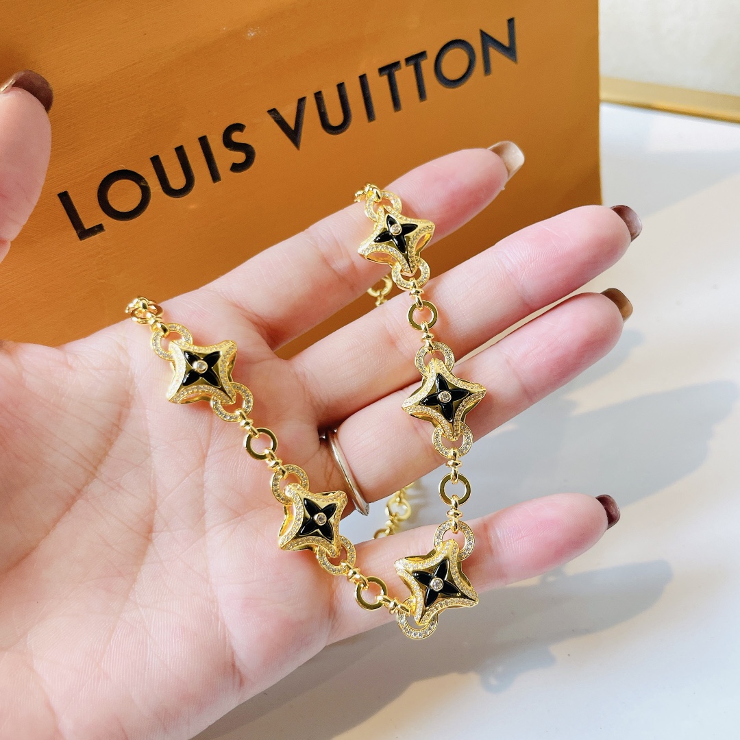 Where to buy High Quality
 Louis Vuitton Jewelry Necklaces & Pendants Gold Platinum Yellow Set With Diamonds