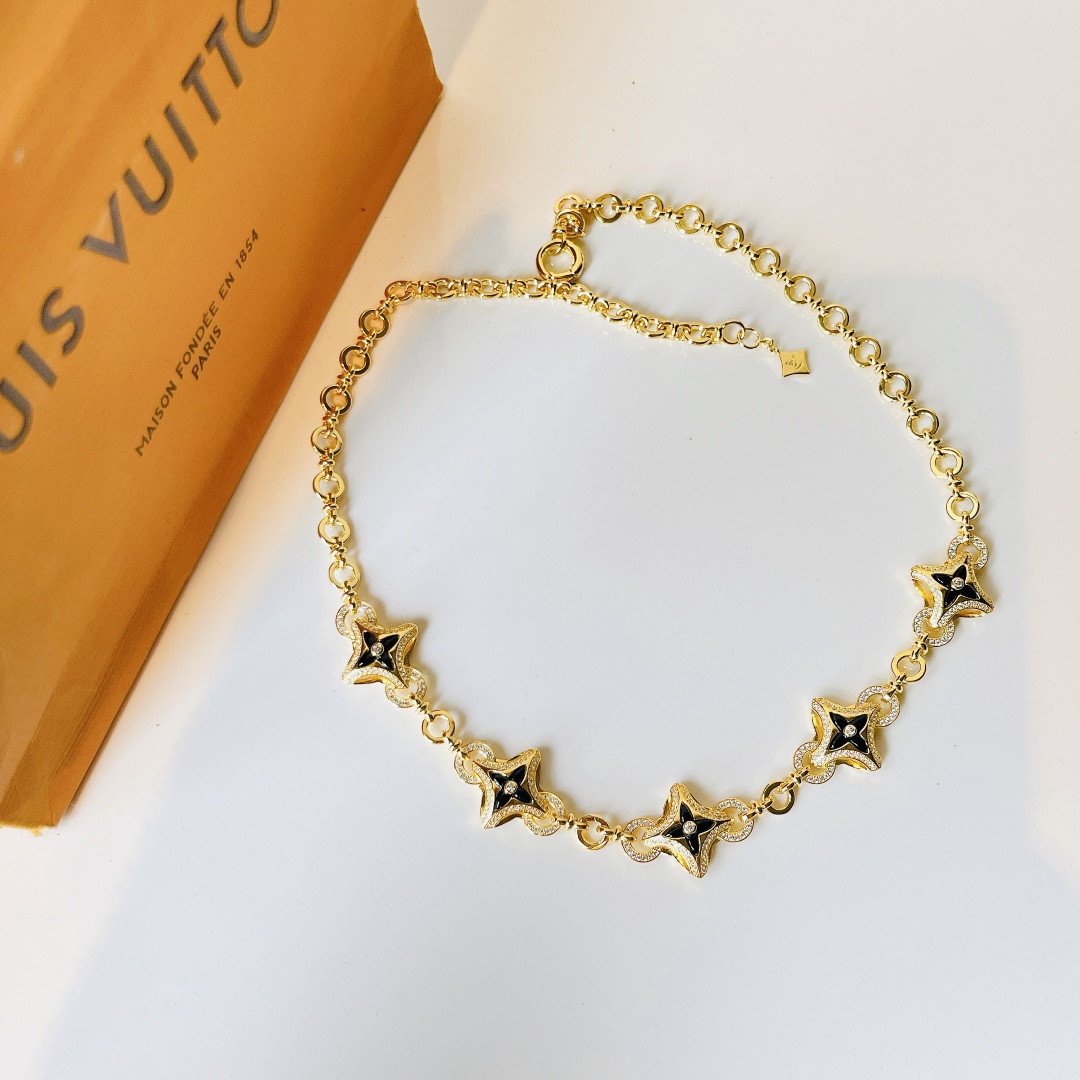 Louis Vuitton Jewelry Necklaces & Pendants Gold Platinum Yellow Set With Diamonds